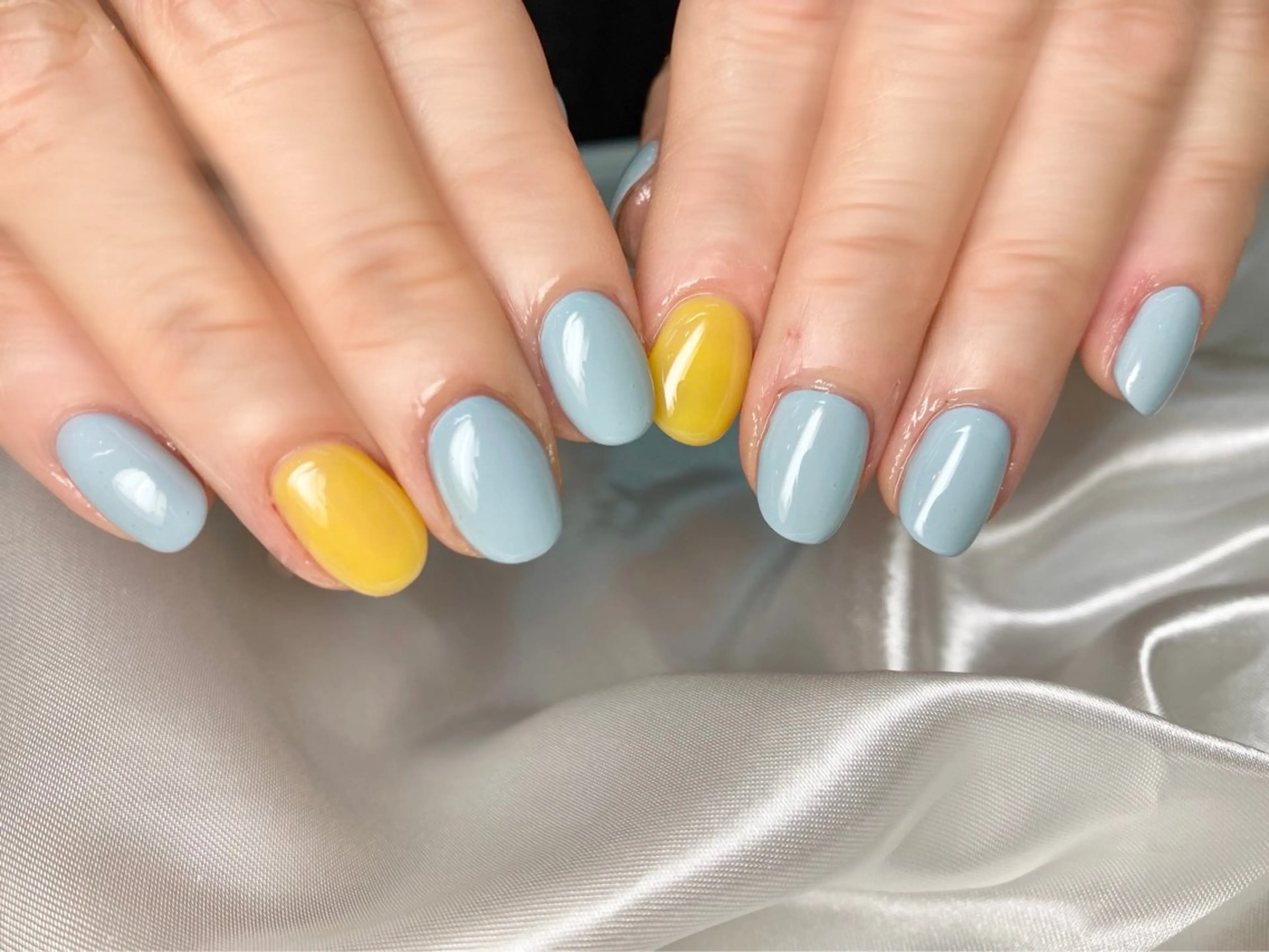 ネイル ブルー クリアネイル ショートネイル シンプルネイル 黄色 Jebel Beauty Miuの眉毛・アイブロウイメージ