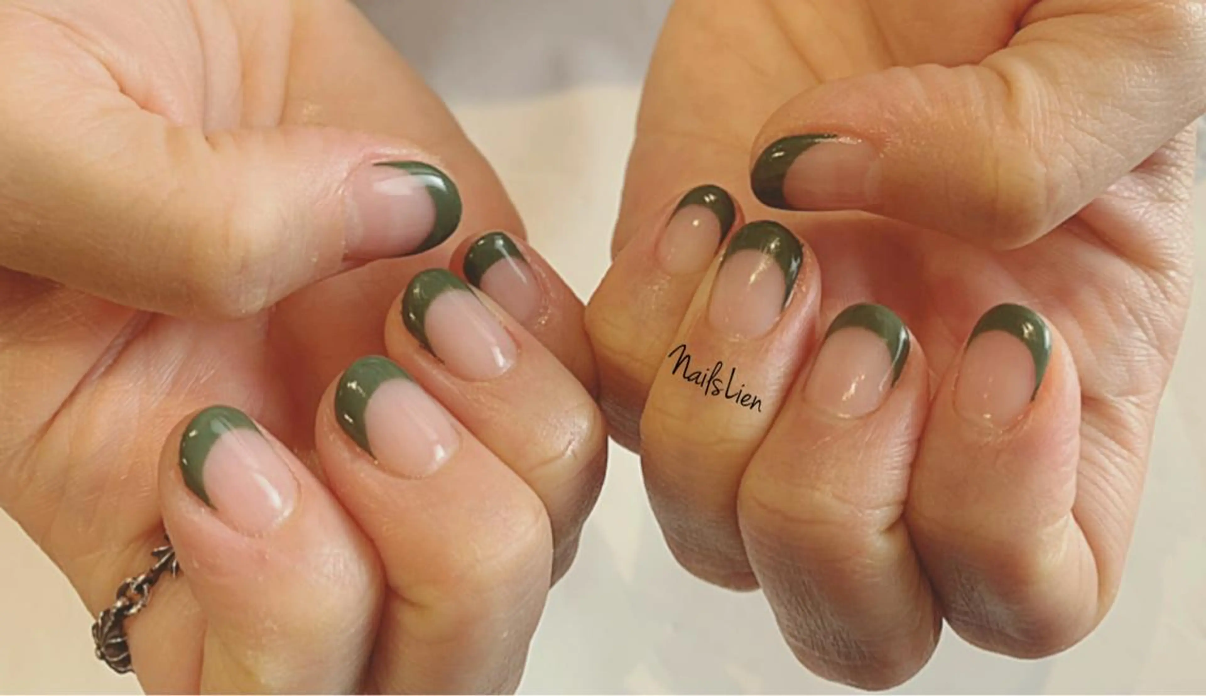 ネイル フレンチネイル グリーン オフィスネイル 冬ネイル studio e n / RiNのネイルデザイン