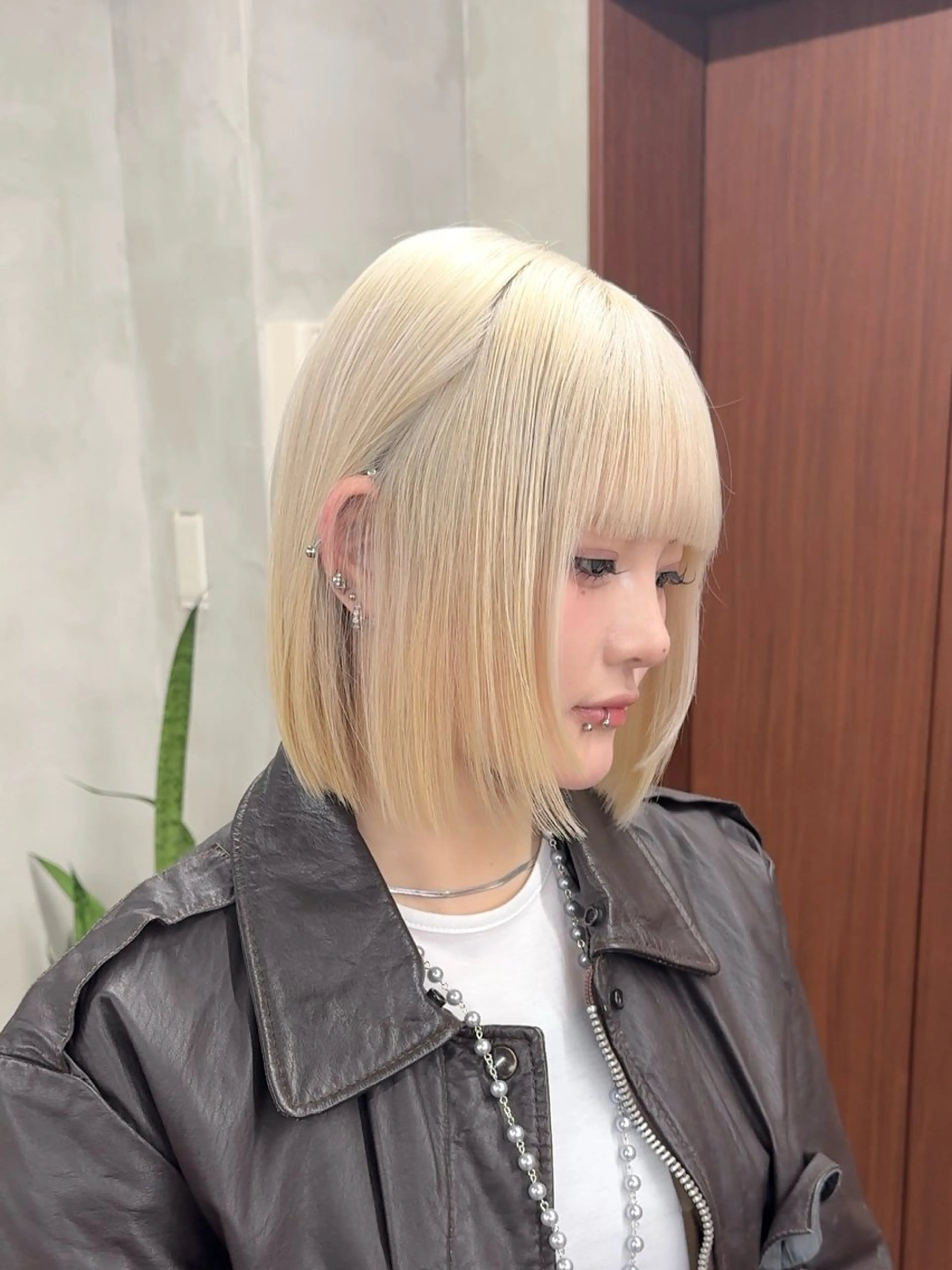 ミディアム カラー アッシュ ベージュカラー ブリーチ ケアブリーチ ダブルカラー ブリーチ　ハイトーン 特化🌈フジタハルキのヘアスタイル