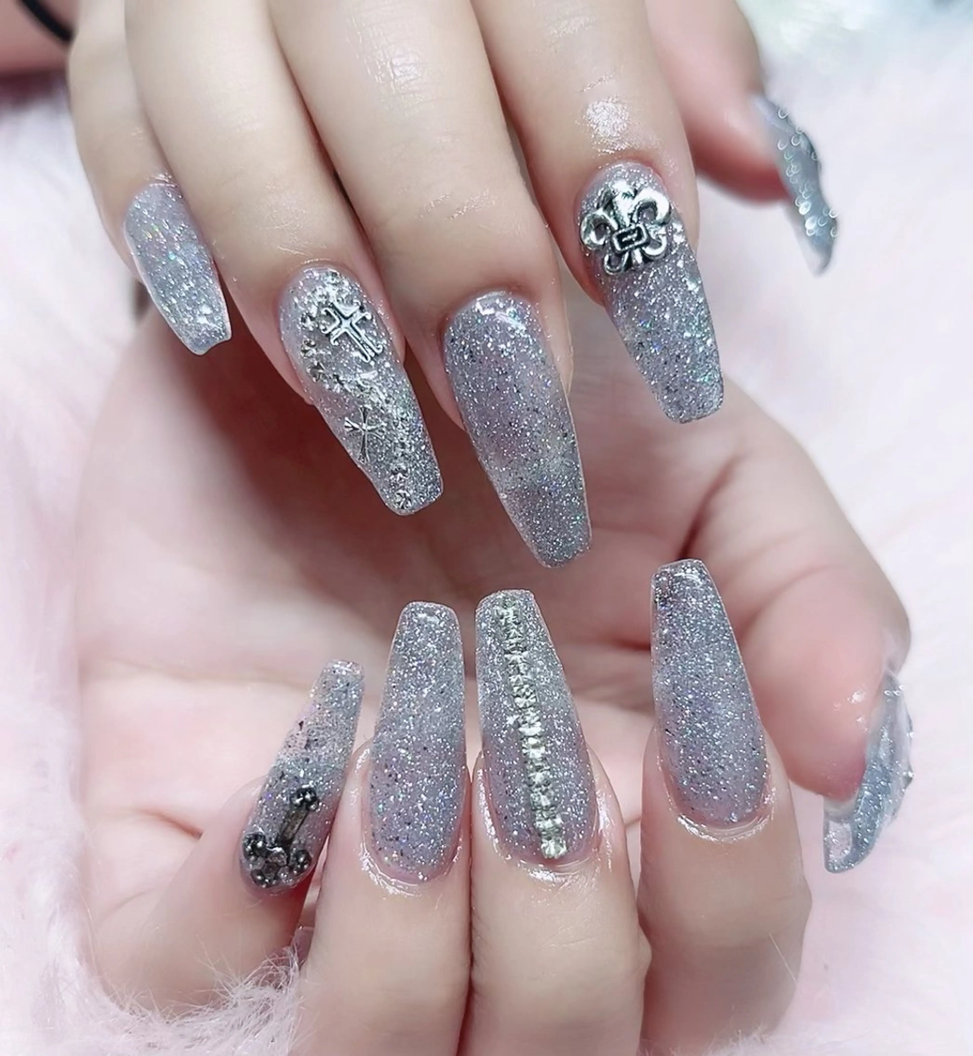 ネイル ハンドネイル MoonNail ユリ🌸のネイルデザイン