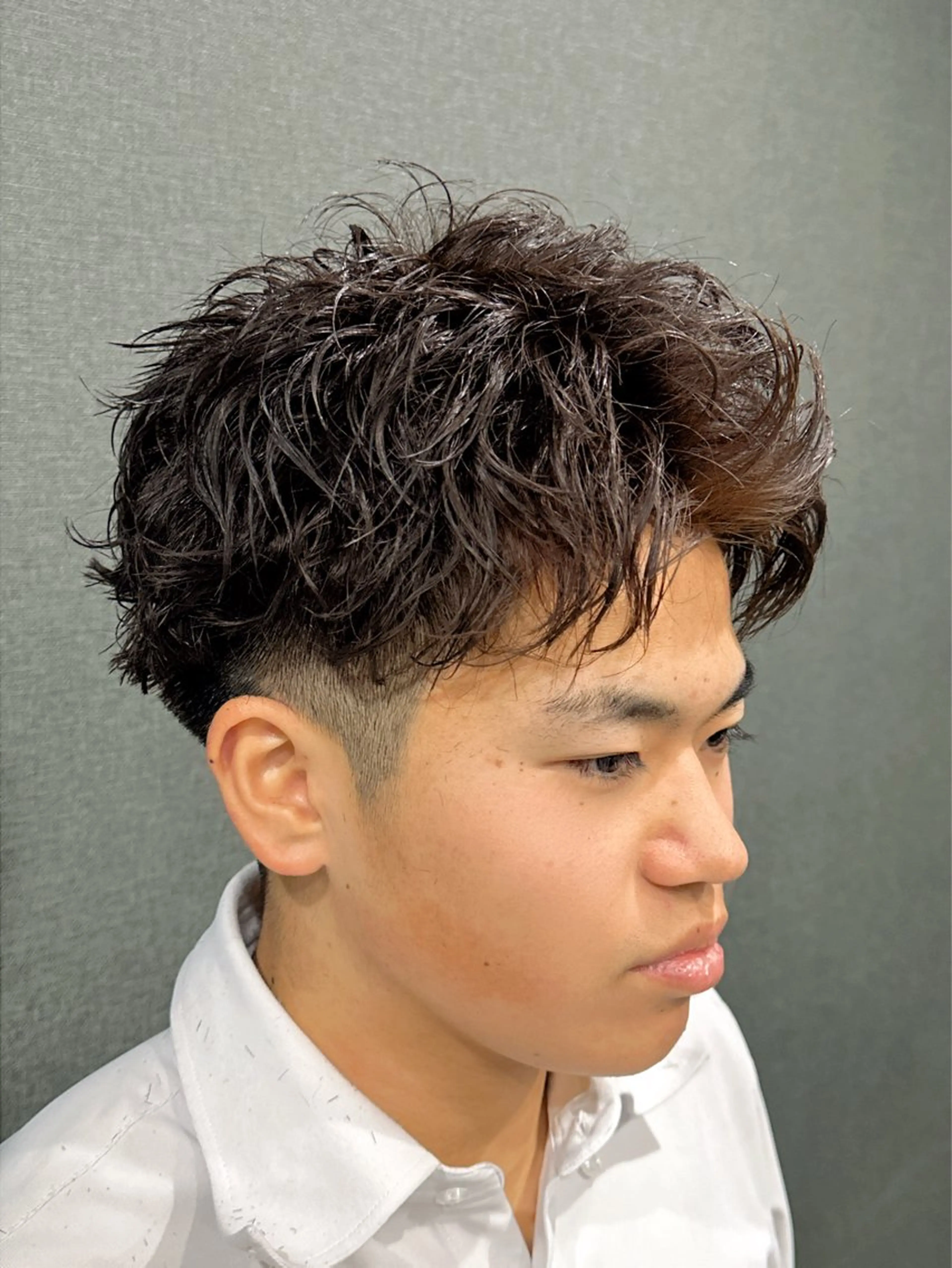 パーマ メンズ メンズパーマ スパイキーショート メンズツイストパーマ ツイストパーマ arika オケシ　リョウダイのヘアスタイル