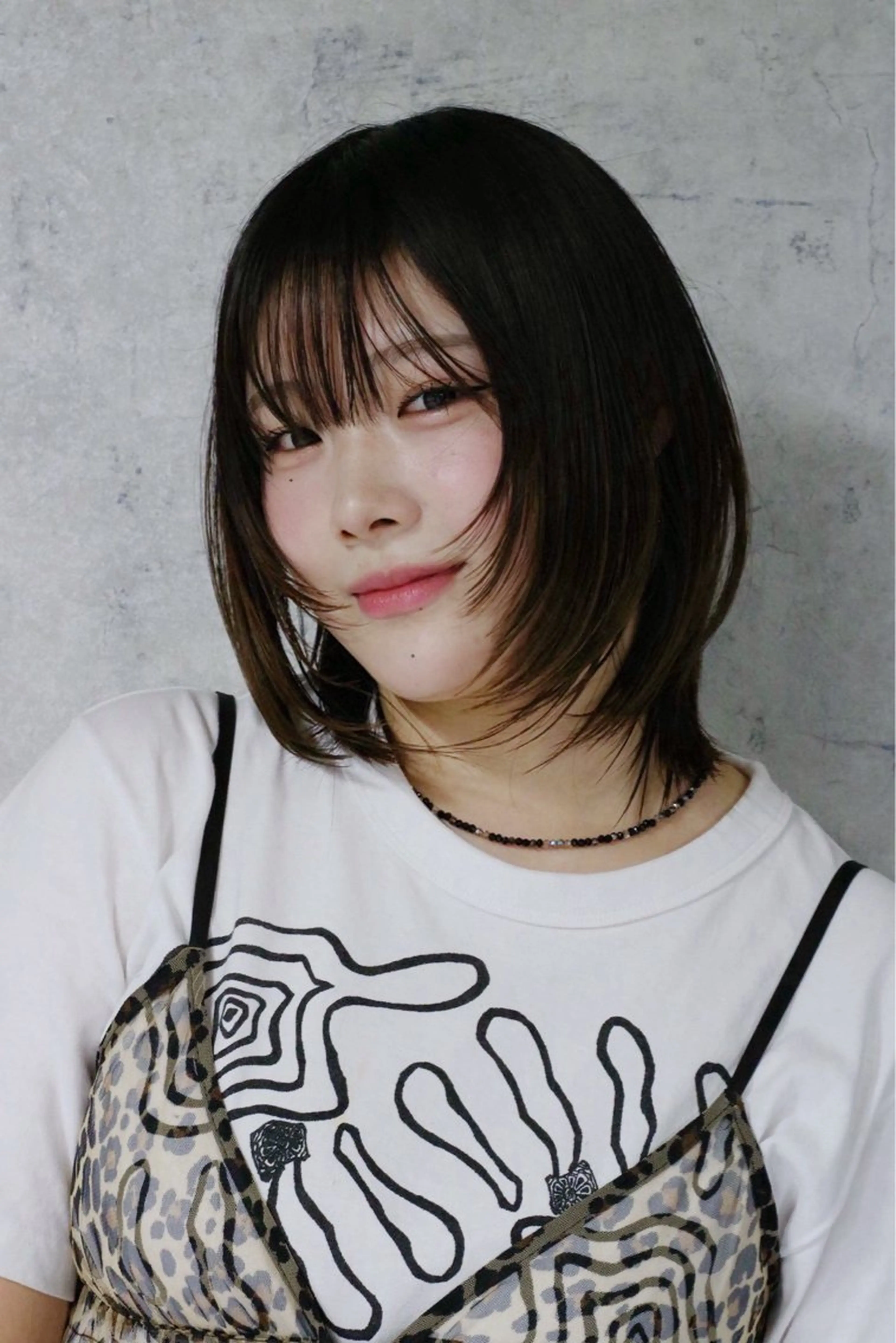 ミディアム カット 鈴木 彩女のヘアスタイル