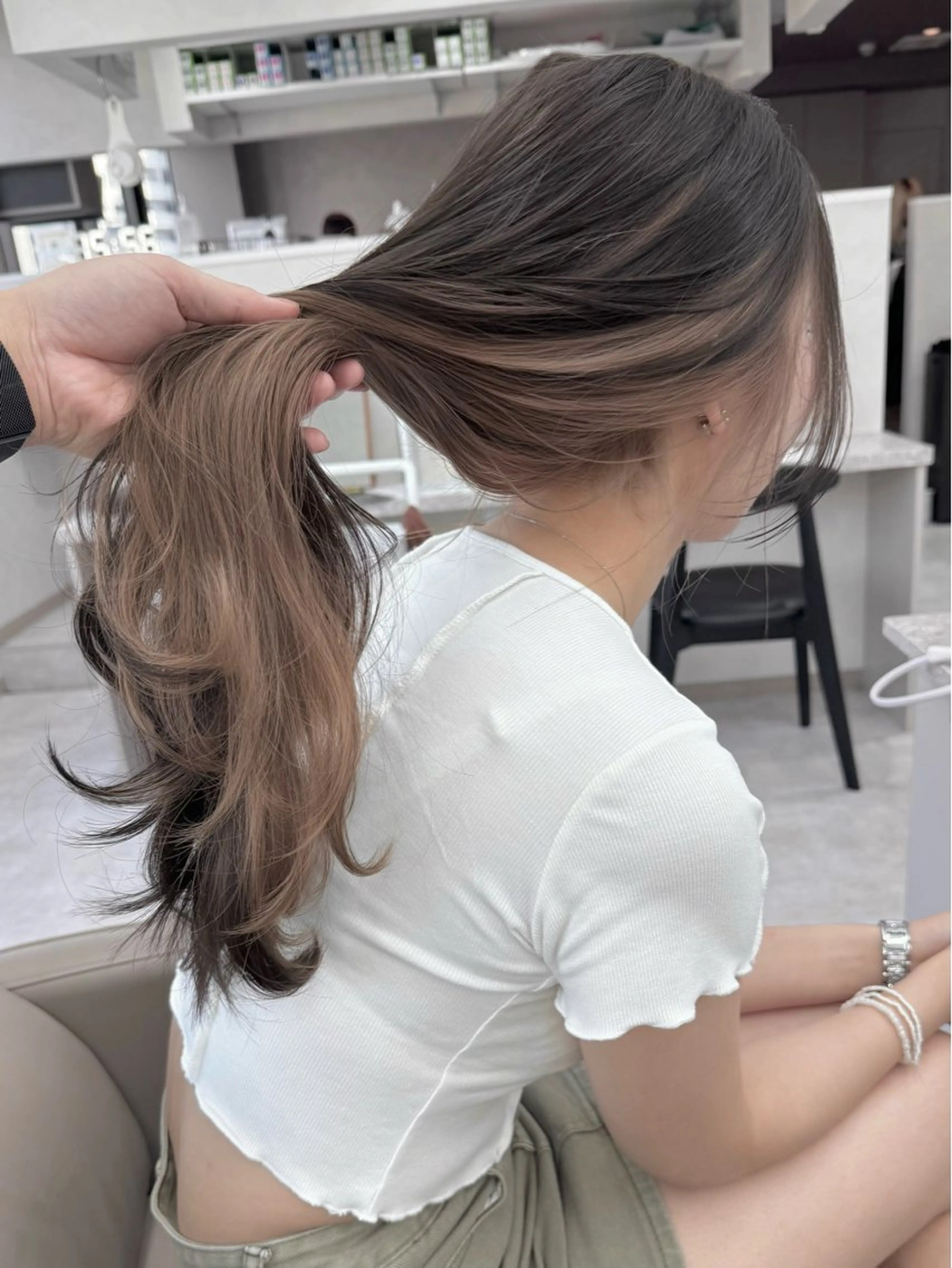 セミロング カット ヘアカラー トリートメント ハイトーンイヤ リングカラー清水隆央のヘアスタイル