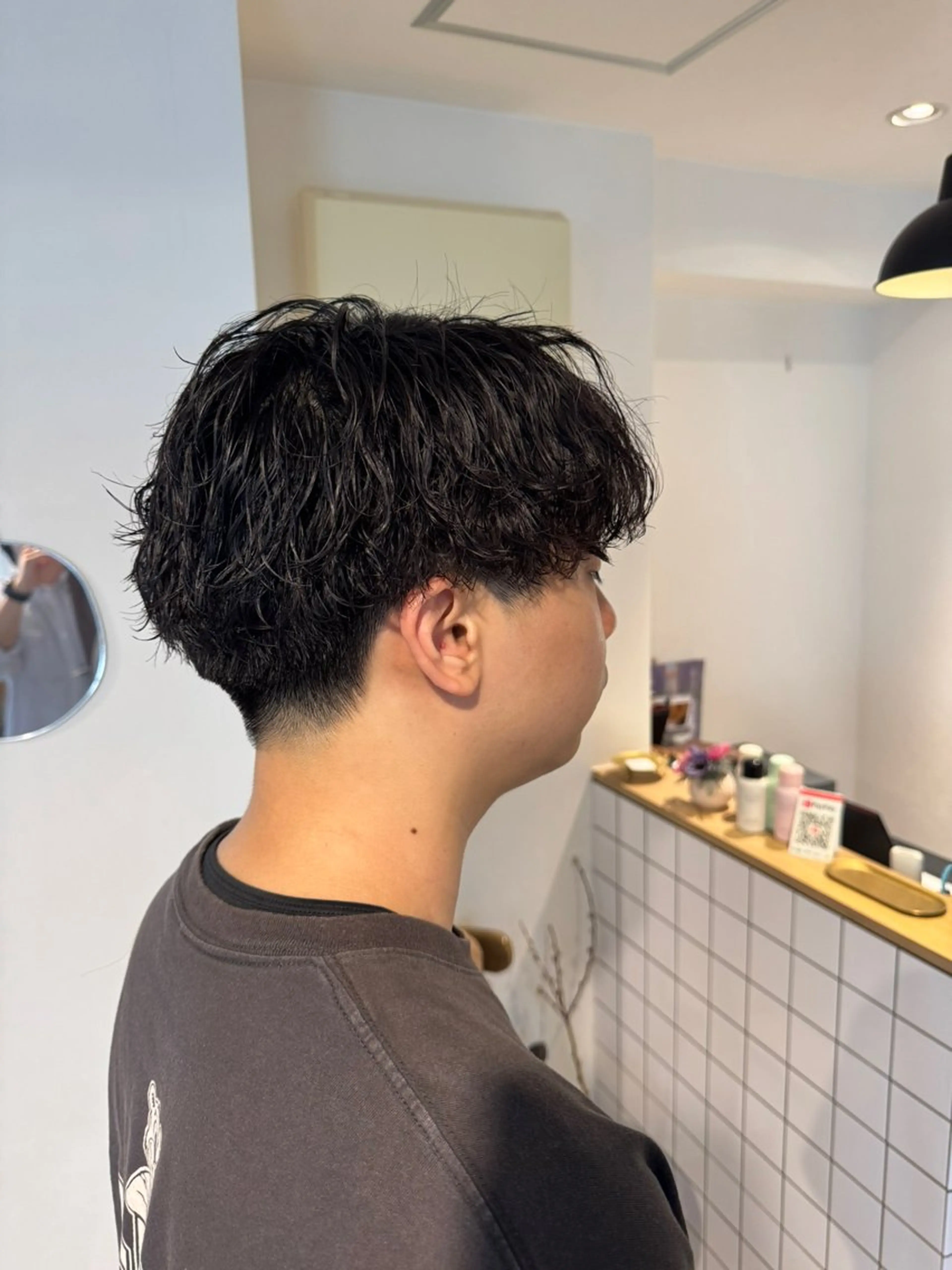 ショート パーマ メンズ センターパート ダウンパーマ フェードカット フェザーパーマ メンズ韓国風 カット パーマ 髪質改善/縮毛矯正 /メンズパーマ川田のヘアスタイル