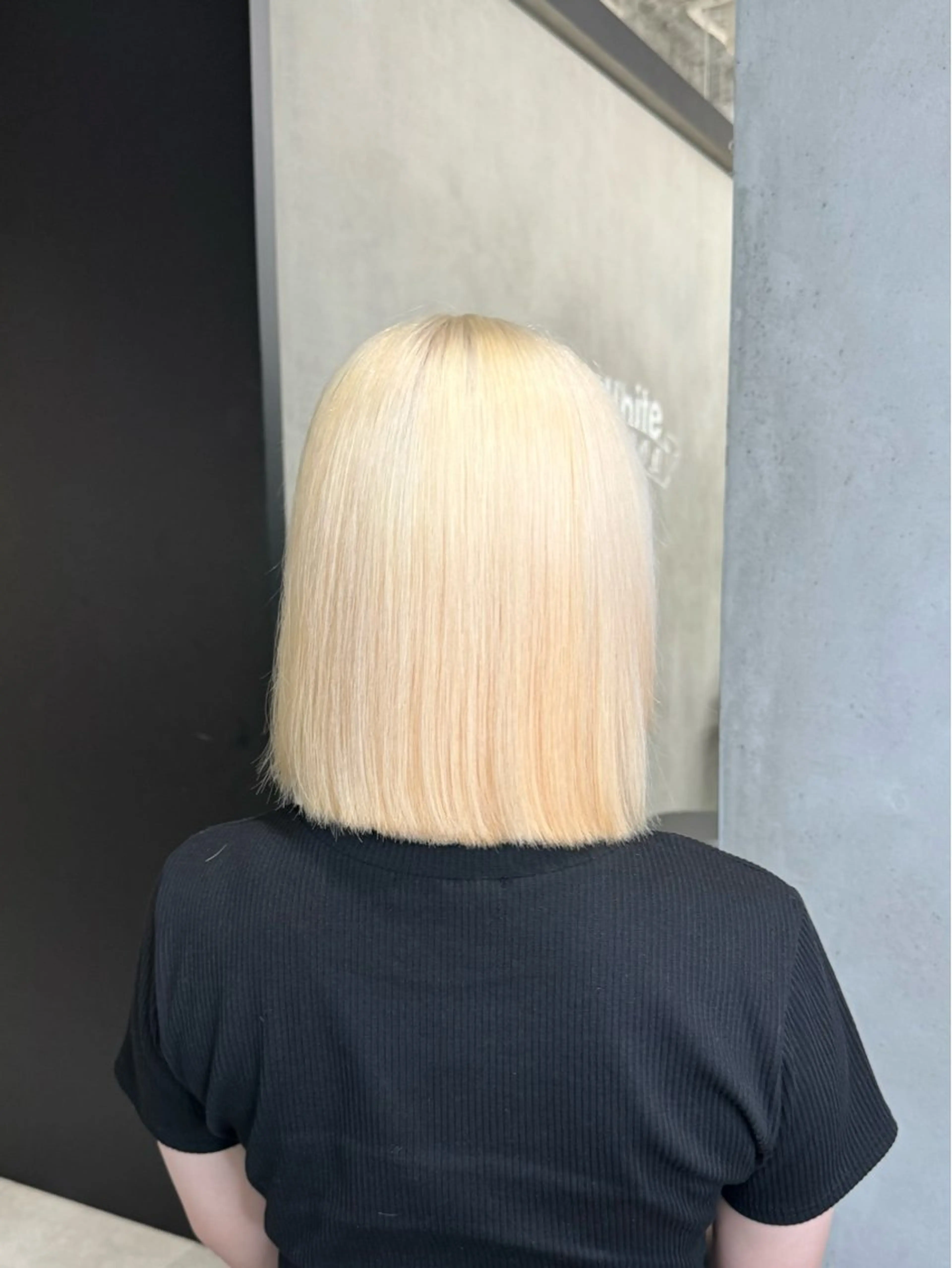 カラー ヘアカラー 🇰🇷韓国風ハイ トーンKANA🖤のヘアスタイル