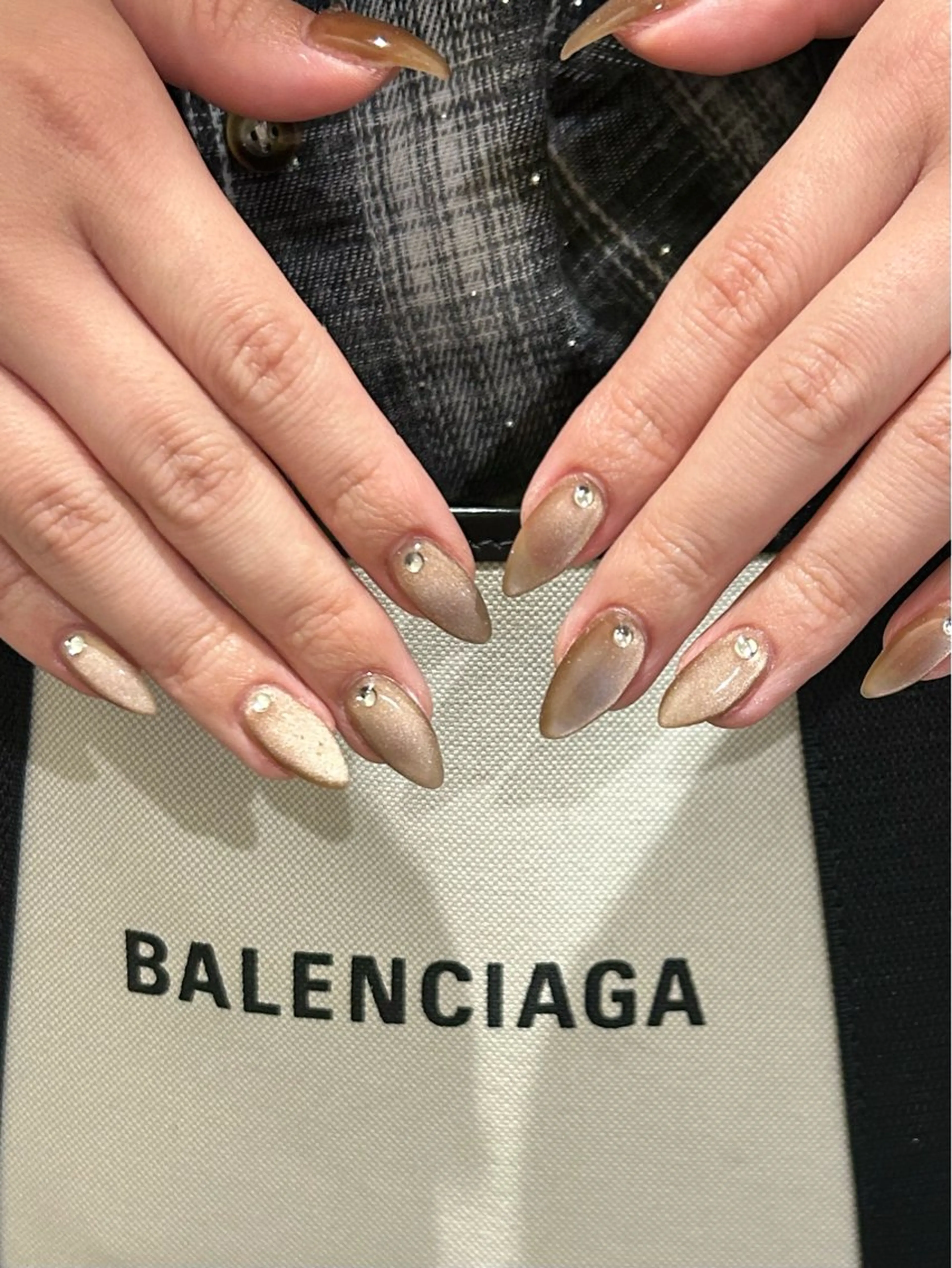 ネイル ブラウン マグネットネイル ハンドネイル IROHA NAIL 愛音のネイルデザイン