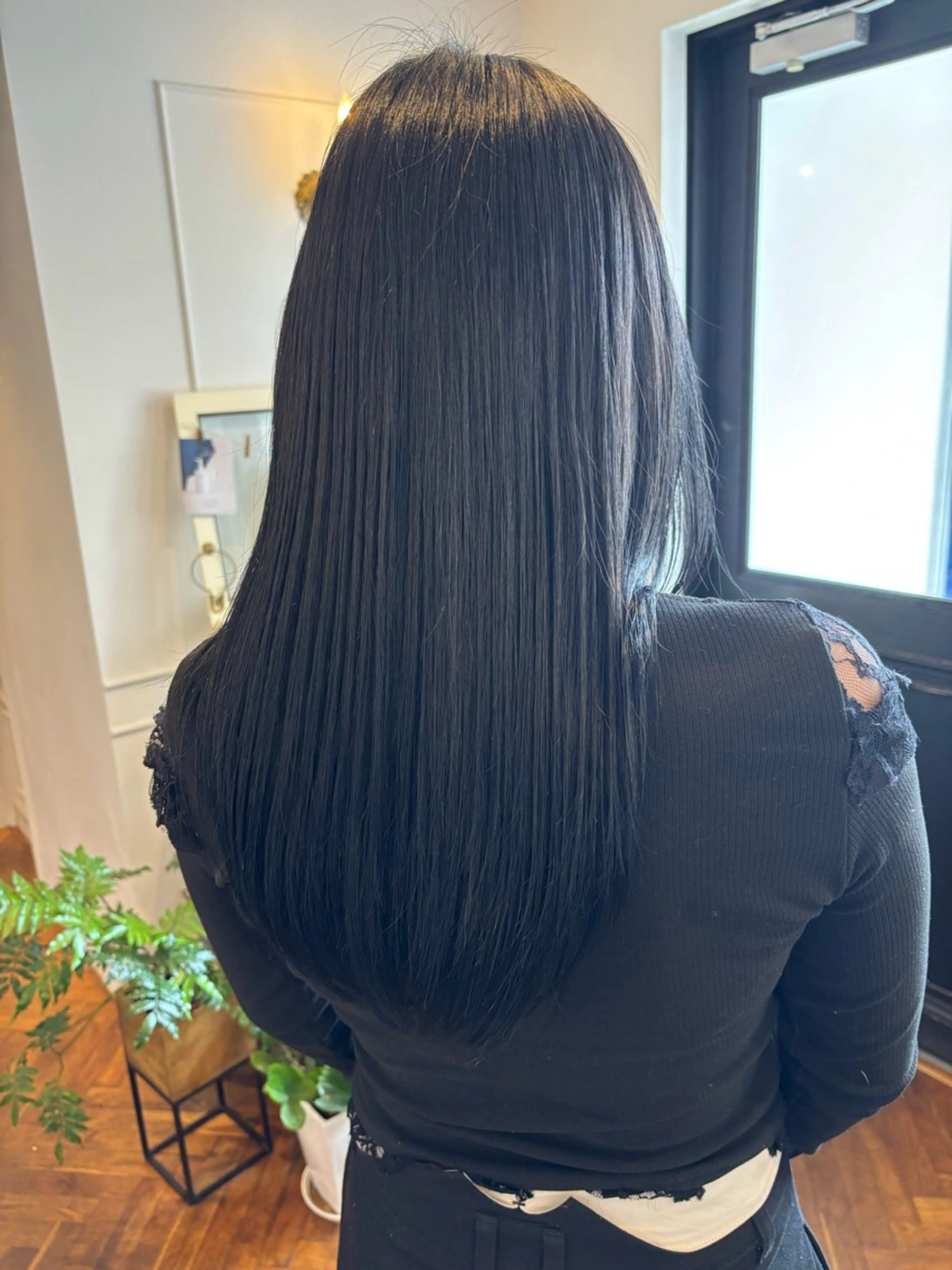 ロング カラー 黒髪 ブルーカラー ブルーブラック トリコヘアサロン 新井千智のヘアスタイル