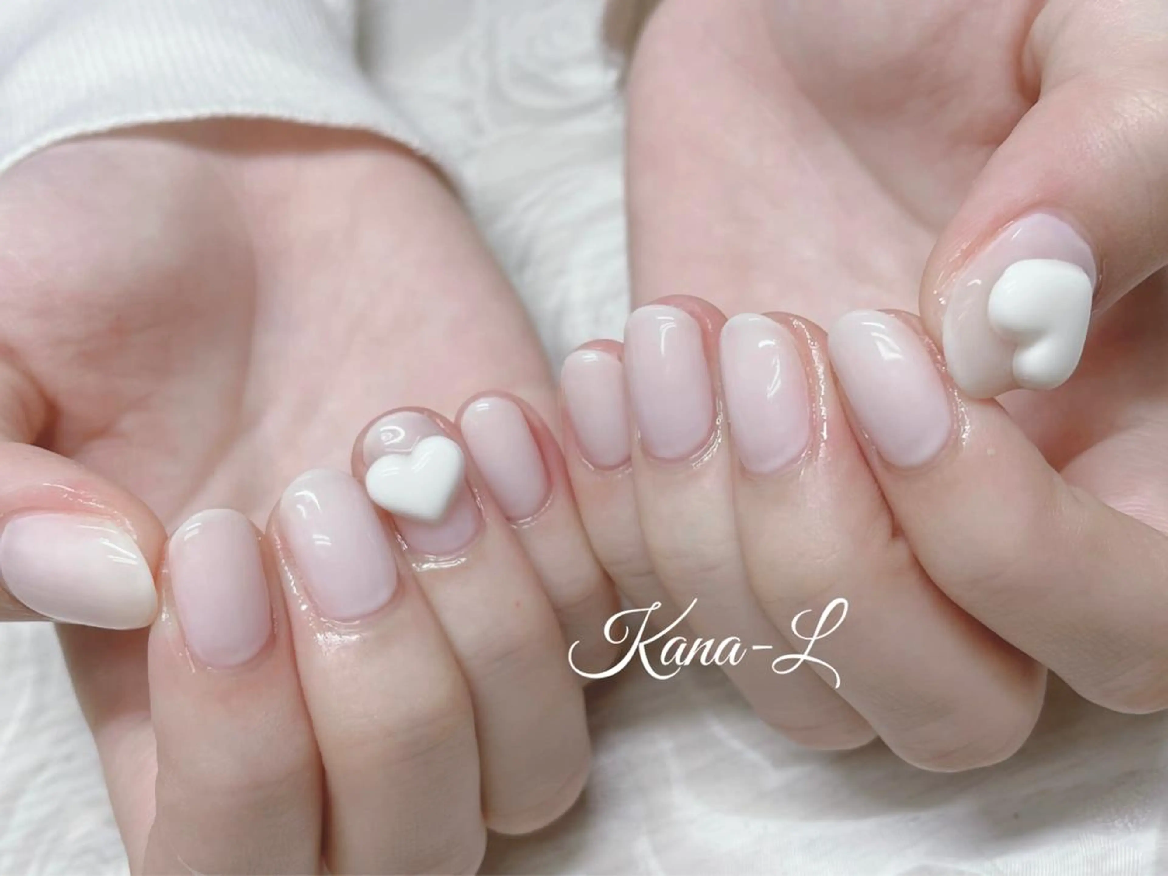 カラー ネイル ハート ホワイト 芦辺 香奈のネイルデザイン