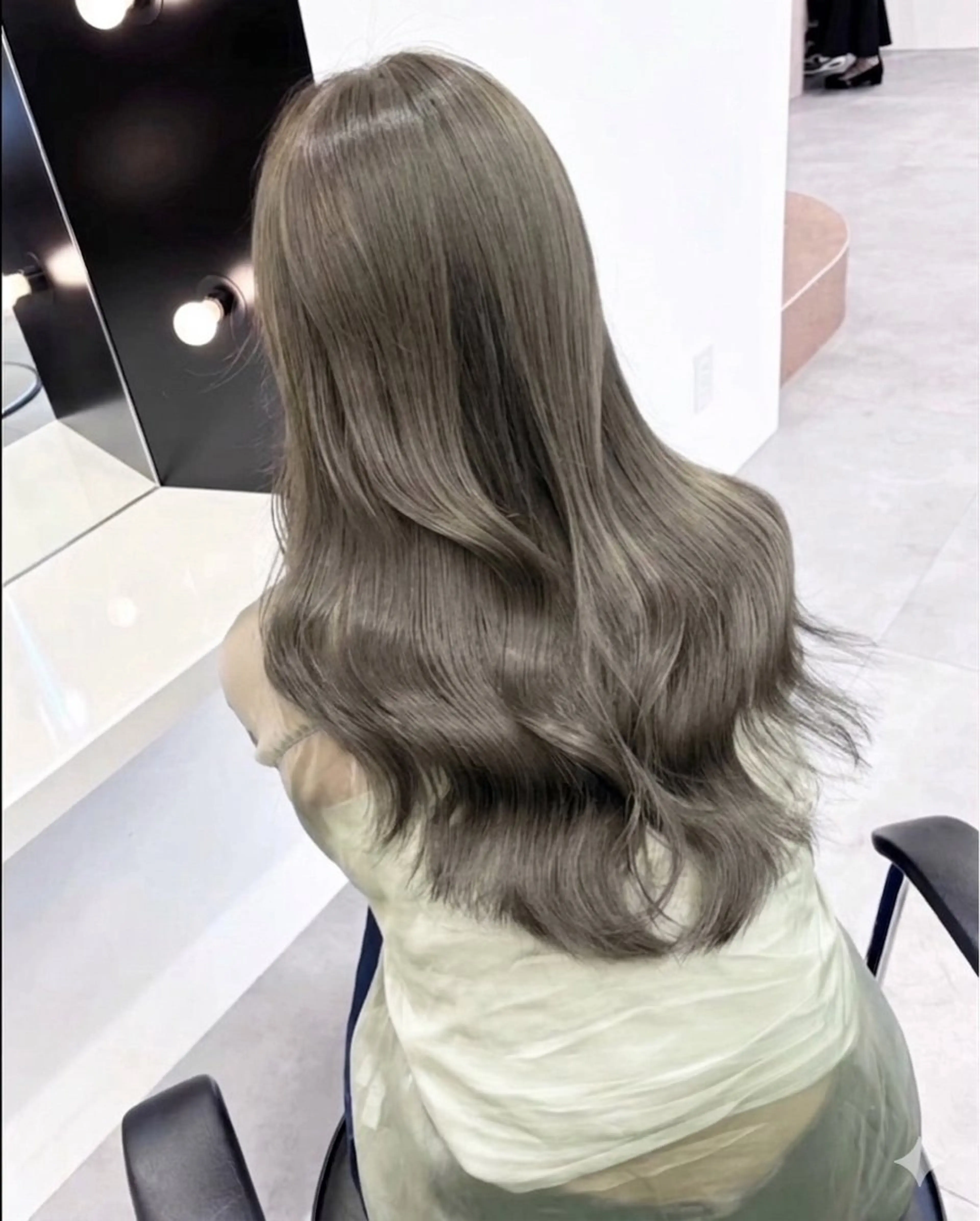 ロング ヘアカラー オリーブカラー/ 透明感/まいのヘアスタイル