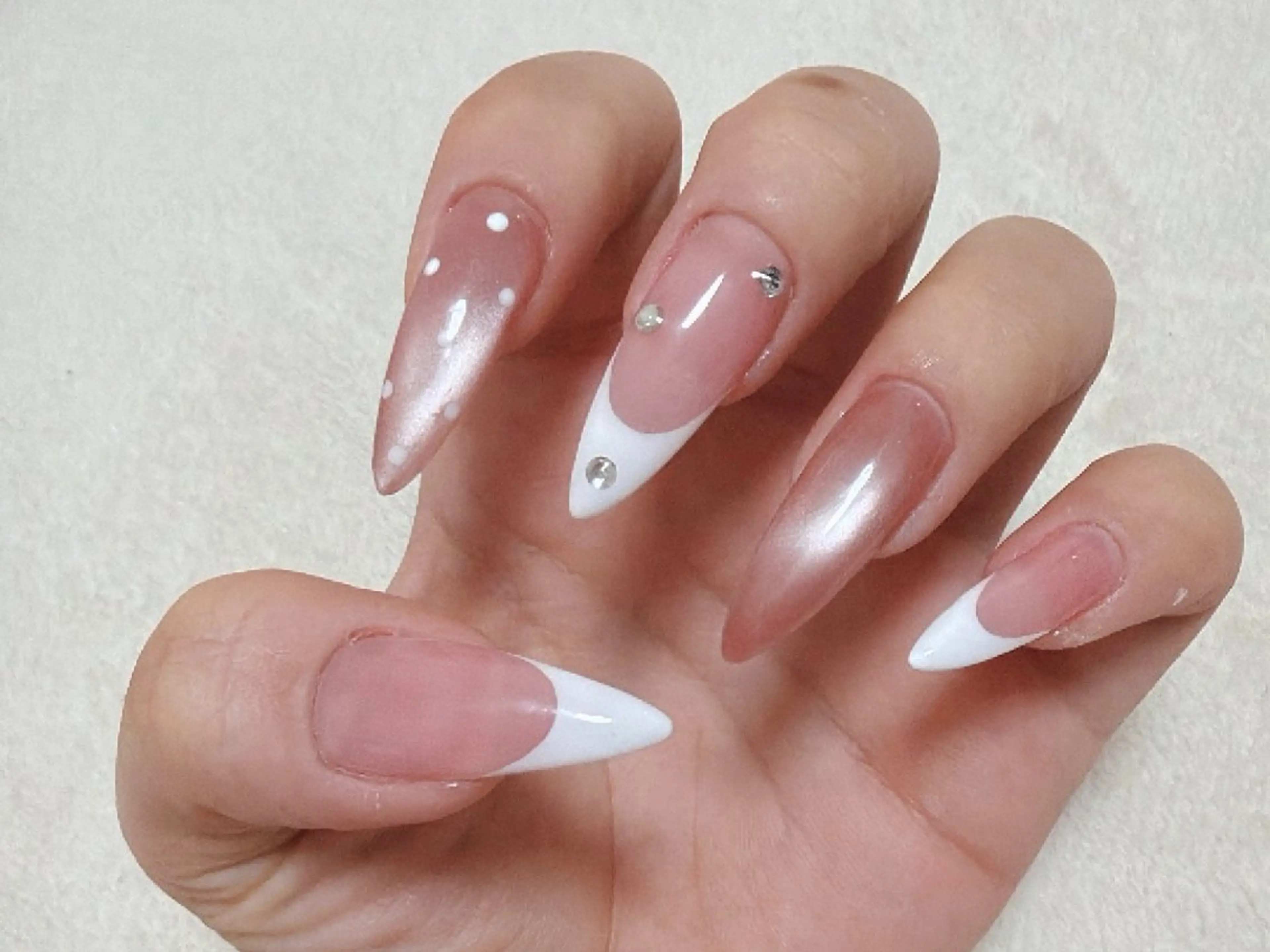 ネイル オーロラネイル ブルー チークネイル 長さ出し フットネイル ハンドネイル AMI 新大久保のネイルデザイン