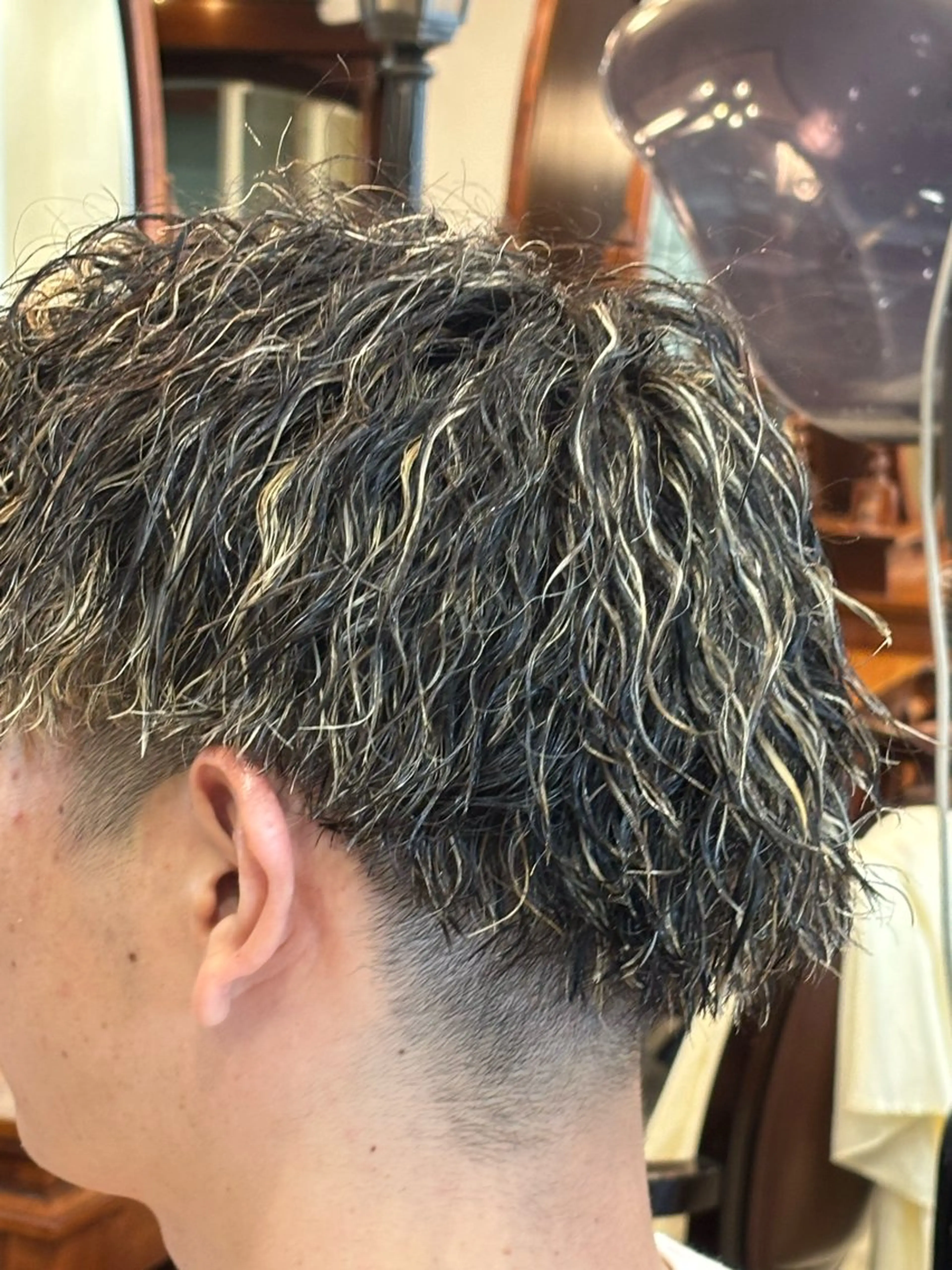 ショート カラー パーマ メンズ メンズハイライト ハイライトカラー ハイライト おしゃれ泥棒 石原メンズ特化美容師のヘアスタイル