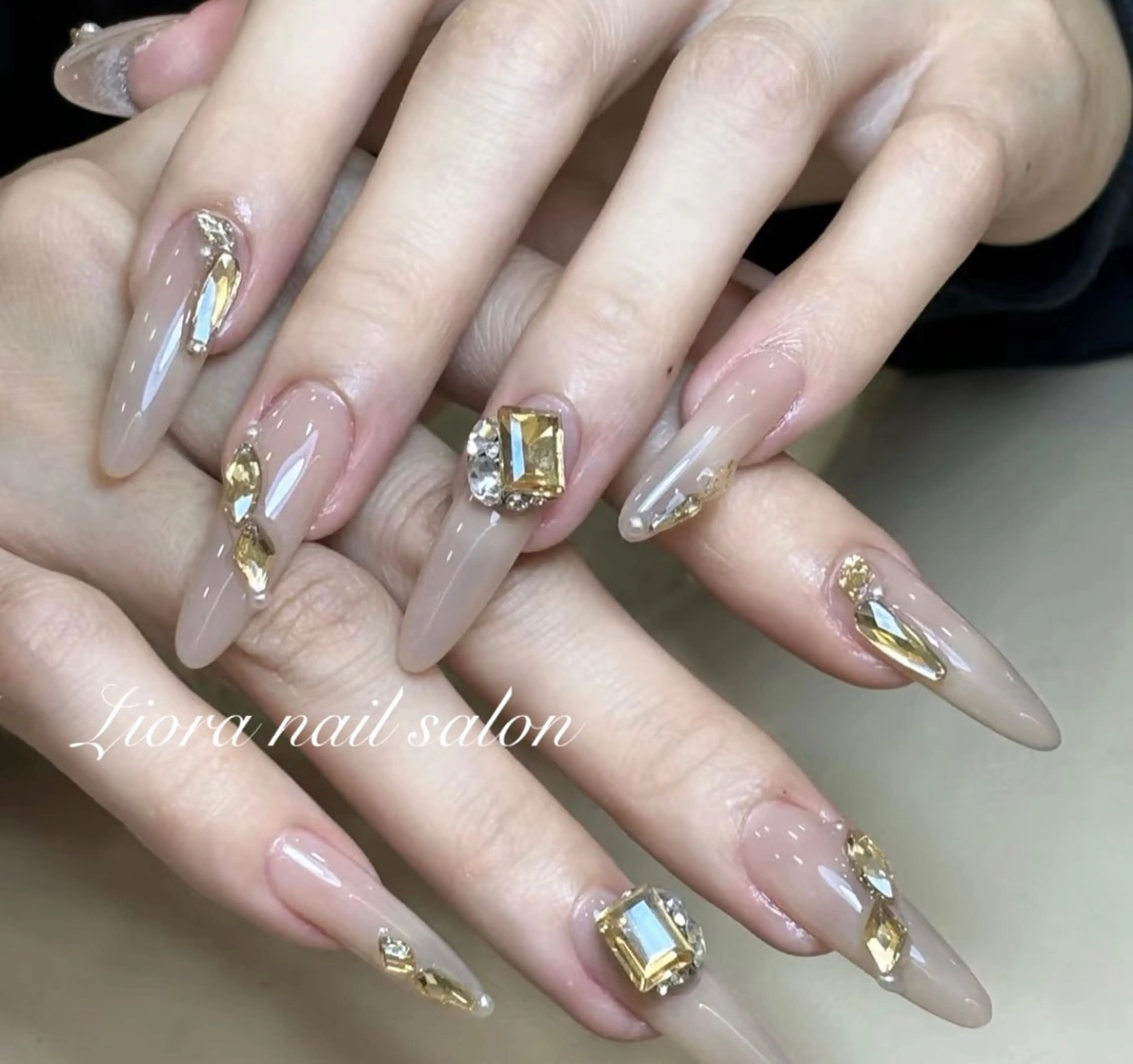 ネイル フレンチネイル ジェルネイル ガーリー グラデーション キラキラネイル ハンドネイル Liora nail スカルプ専門店のネイルデザイン