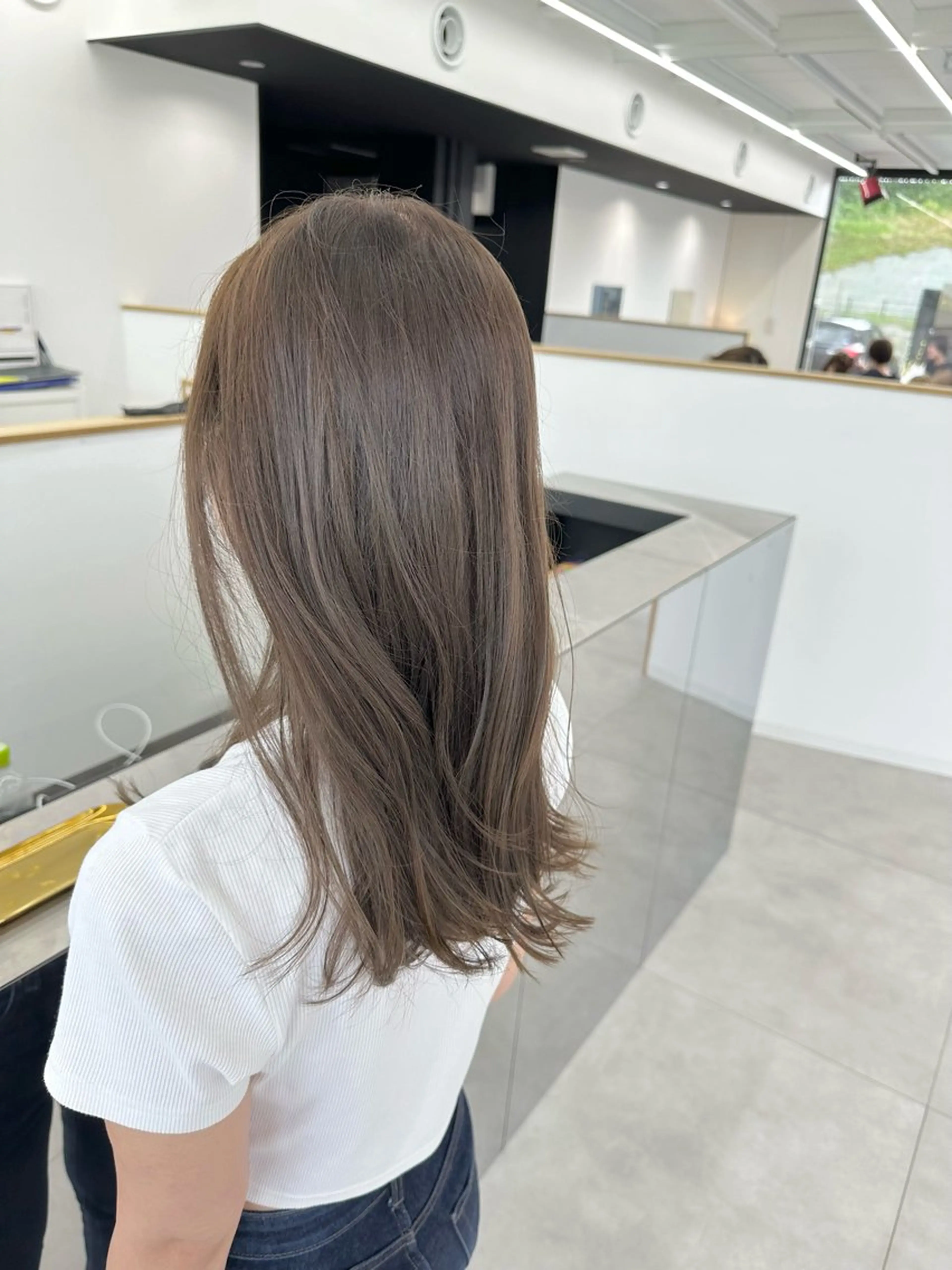 カラー ベージュカラー 透明感カラー オリーブベージュ カット ヘアカラー risa | 透明感 カラー|レイヤーのヘアスタイル