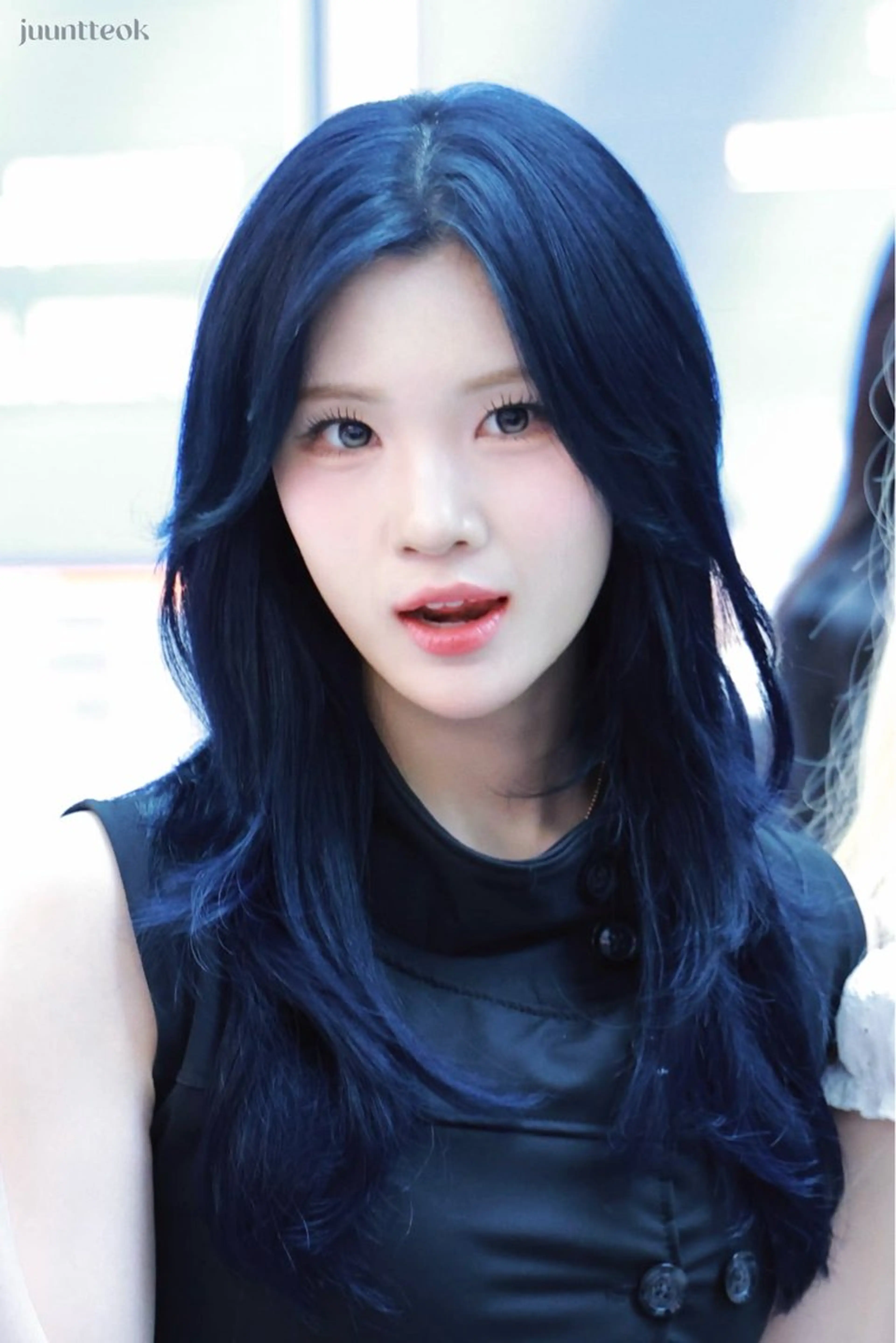 セミロング カラー 黒髪 ブルーカラー ブルーブラック 透明感カラー 韓国風ヘア カット ヘアカラー トリートメント 今っぽレイヤーカット グレージュ/リョウヤのヘアスタイル