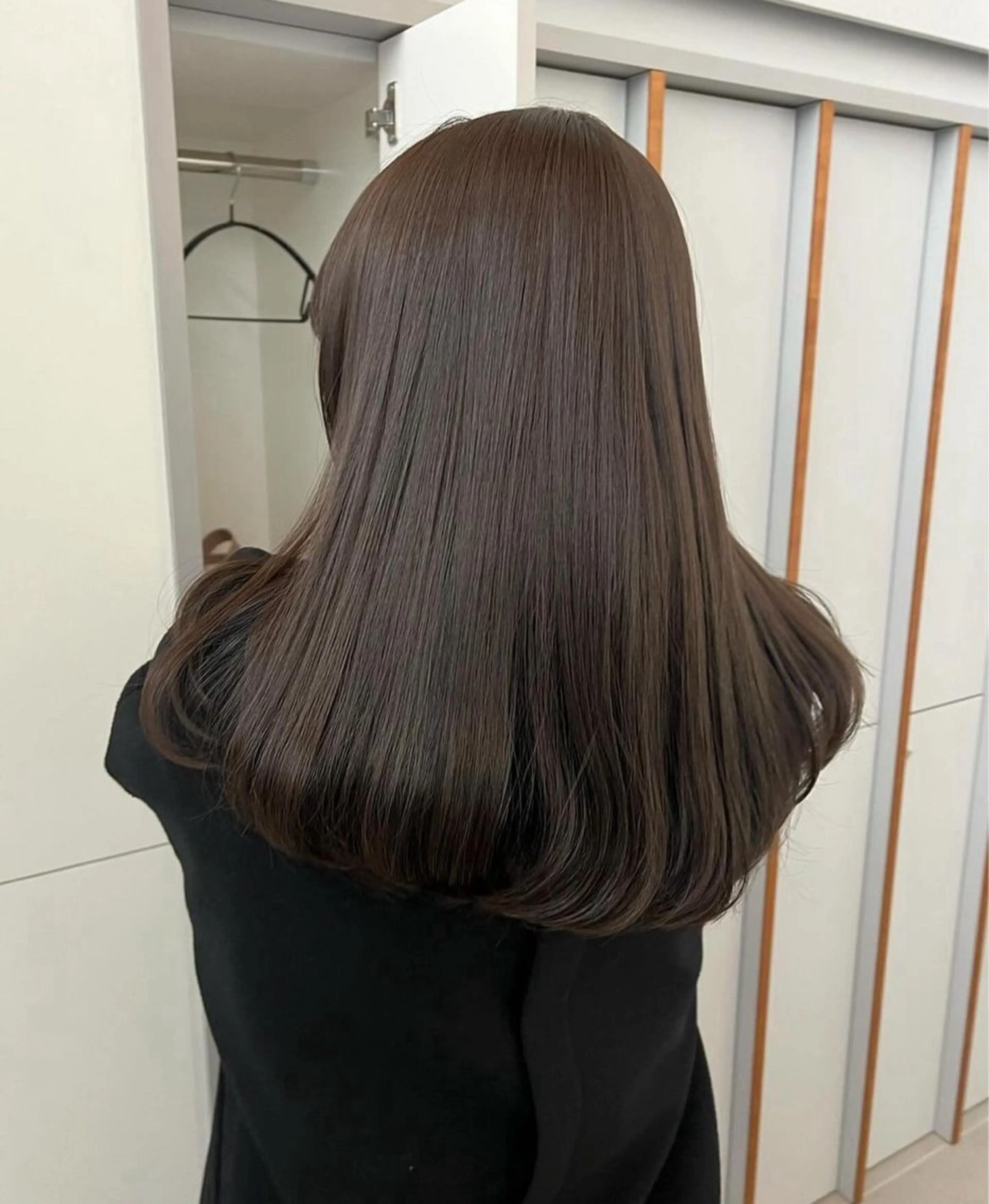 ロング アッシュ アッシュブラウン カット ヘアカラー トリートメント 似合わせレイヤー ＆透明感カラーのヘアスタイル