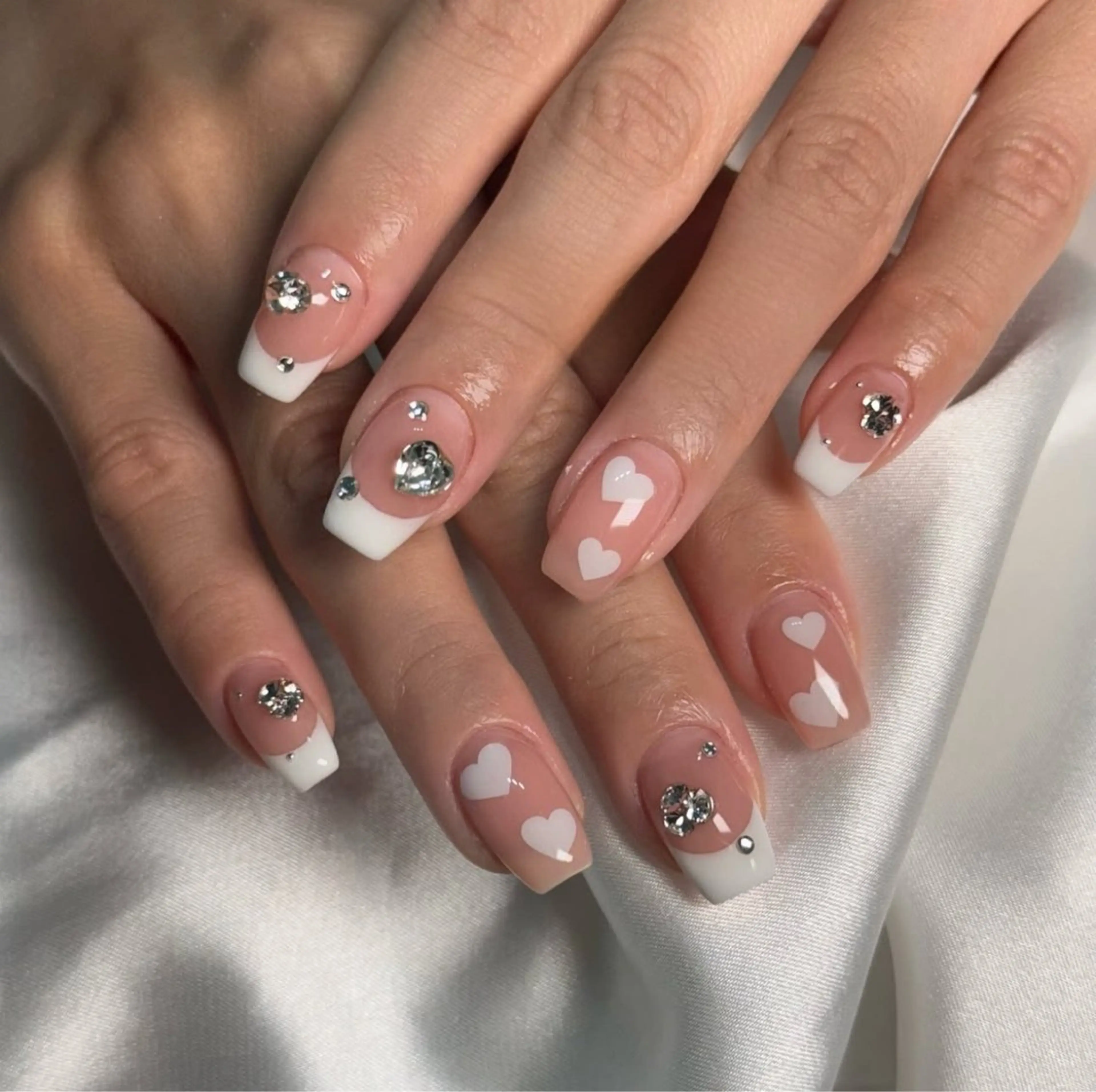 ネイル アニマル柄 オーロラネイル チークネイル フラッシュネイル ジェルネイル Lunaa 池袋のネイルデザイン