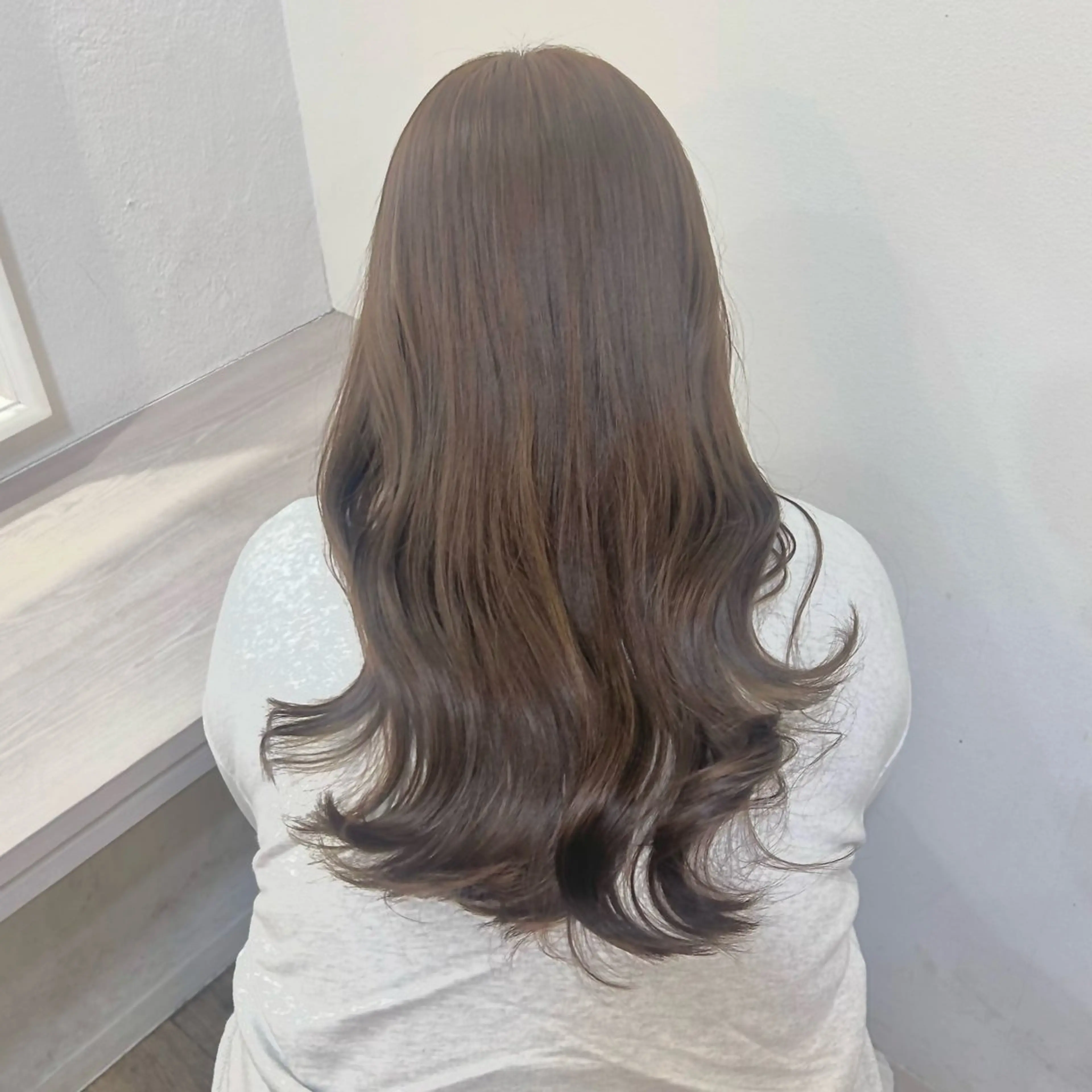 ロング カラー ベージュカラー ブリーチ ブラウンカラー ショコラグレージュ 透明感カラー カット ヘアカラー トリートメント ブリーチなしベージュ /ヘアセット/ミユのヘアスタイル