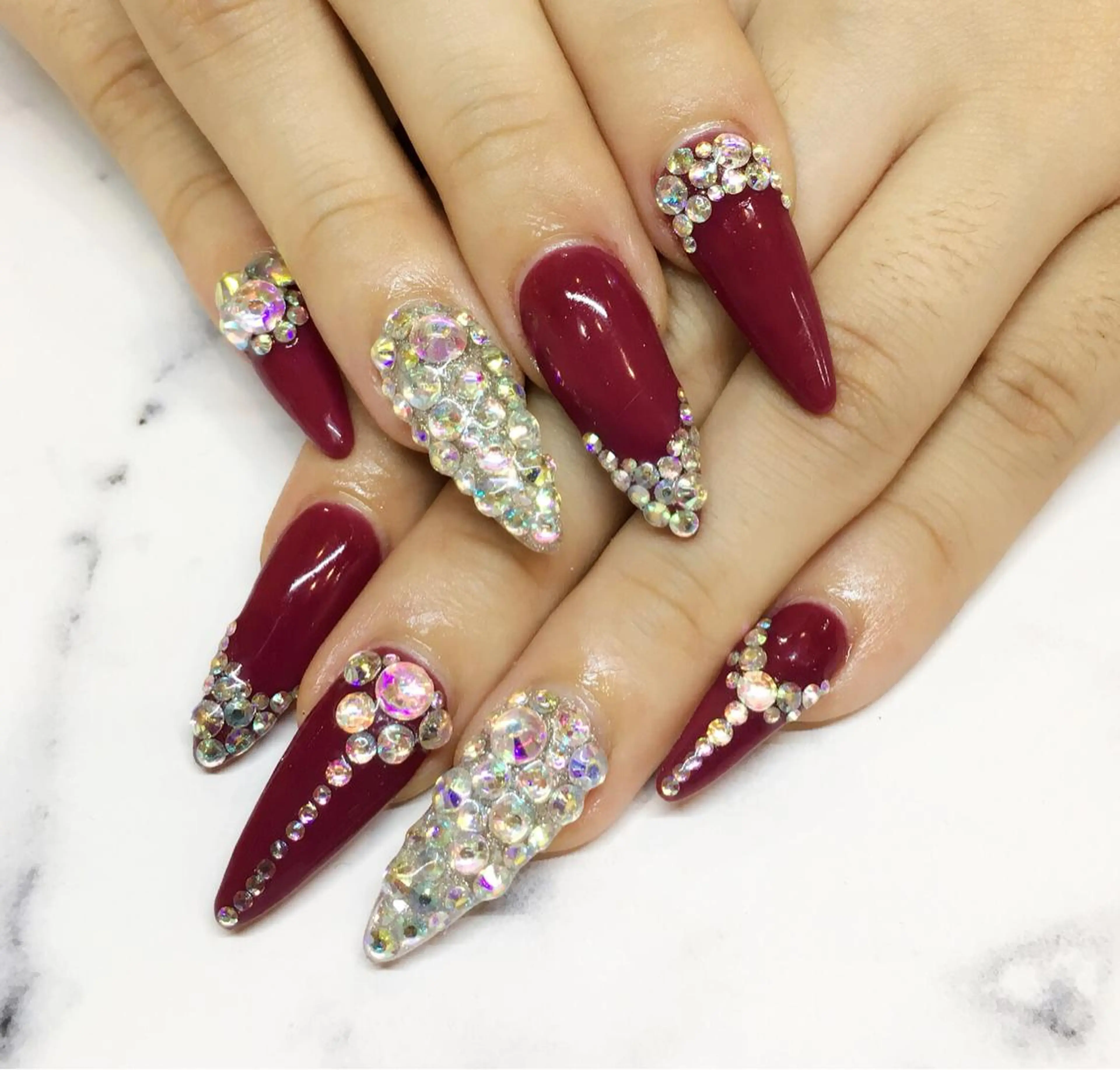 ネイル アートネイル オーロラネイル ボルドー ゴージャス キラキラネイル ハンドネイル nail salon Soeurのネイルデザイン