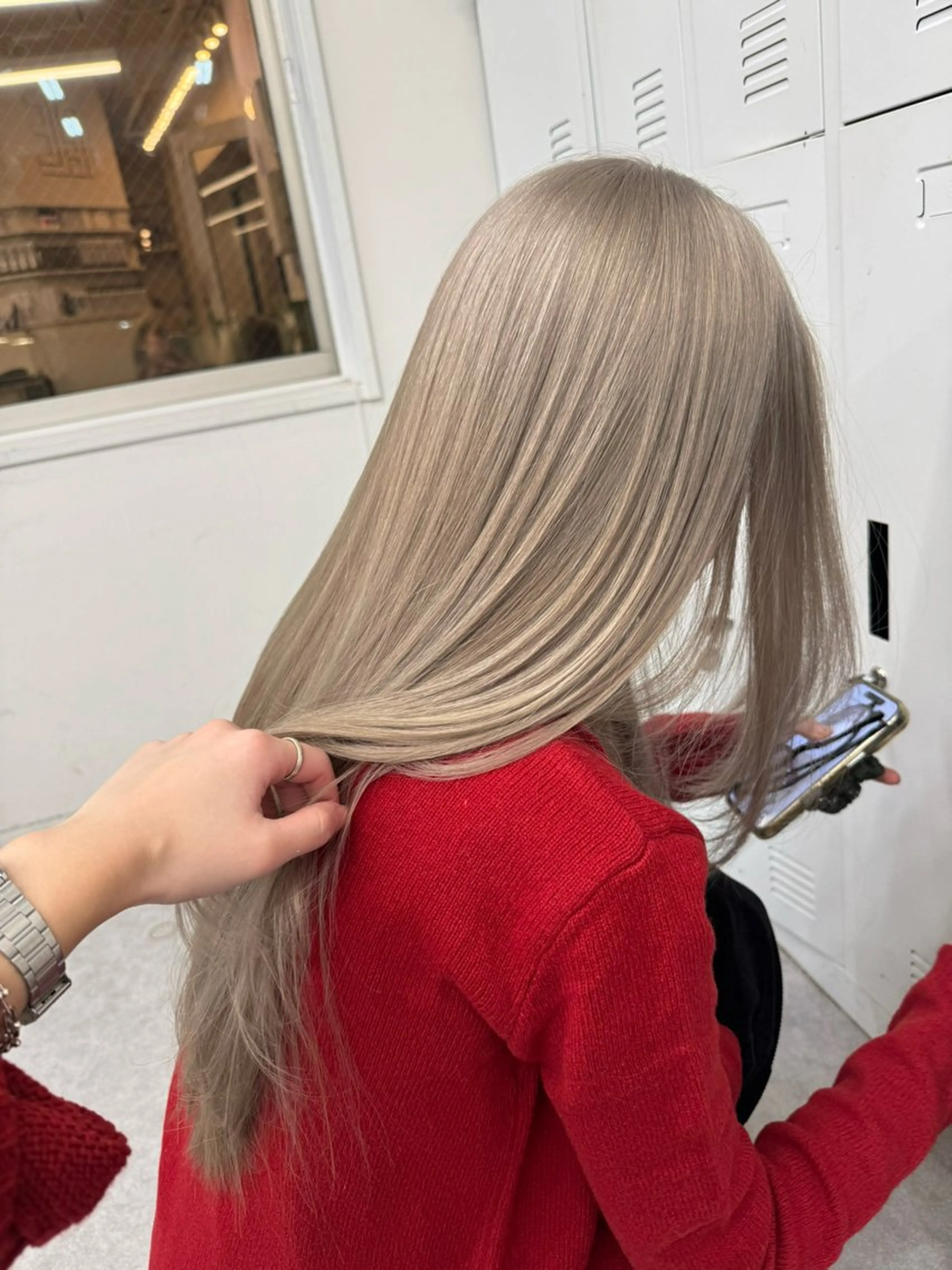 ロング カラー ブリーチ ダブルカラー グレージュ ハイトーンカラー ミルクティーグレージュ ミルクティー/ピンク 🎀momo🎀のヘアスタイル