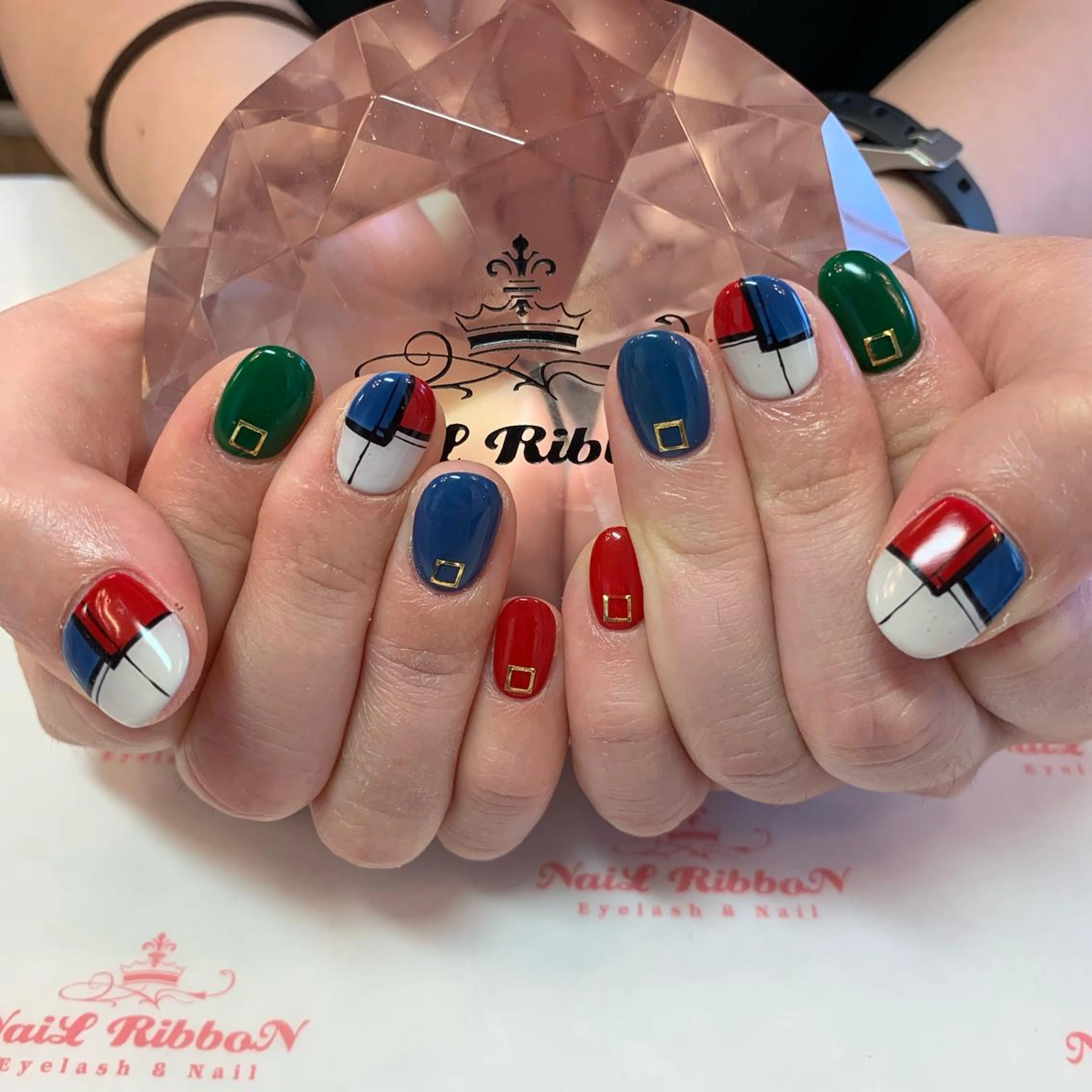 ネイル ネイルリボン 受付スタッフのネイルデザイン