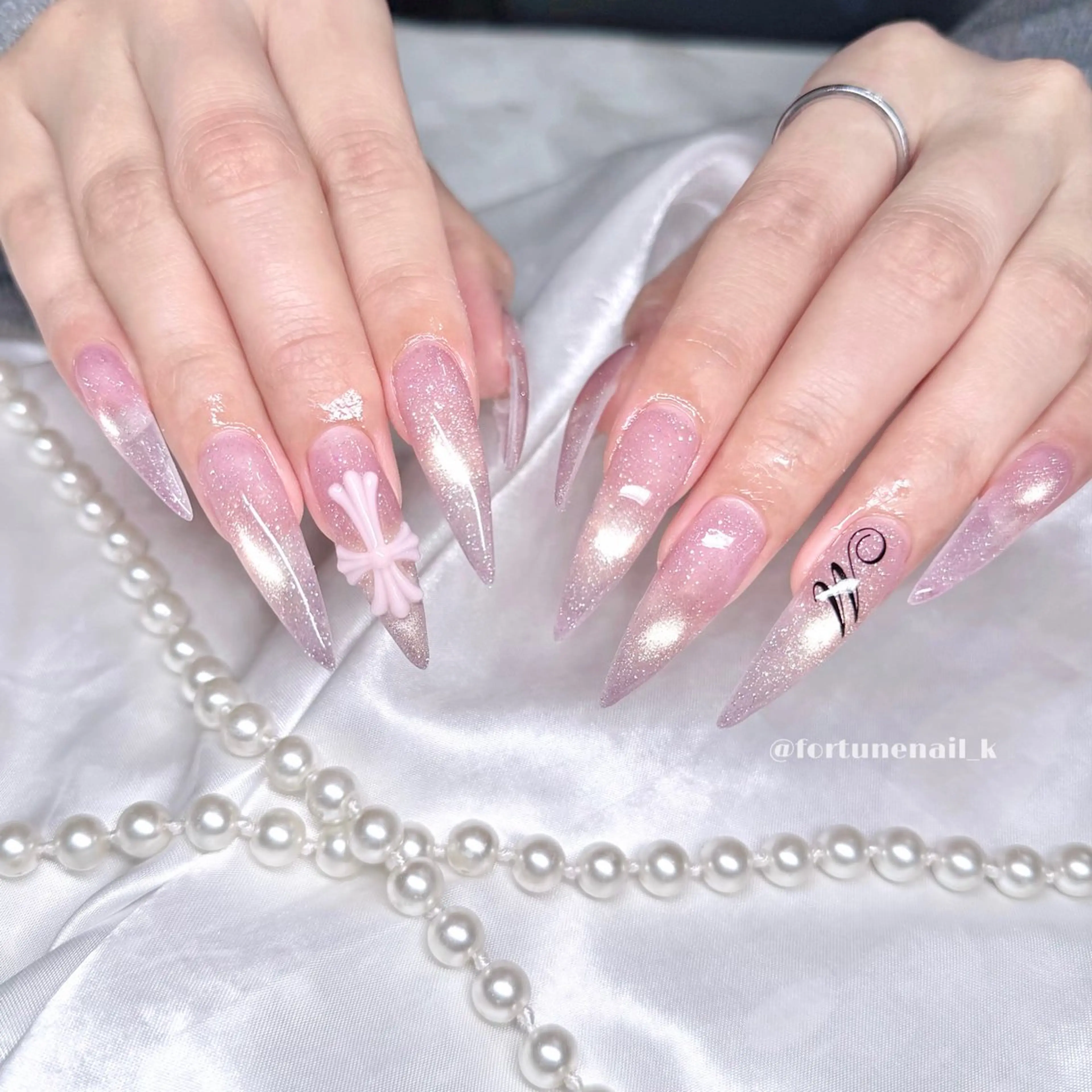 ネイル マグネットネイル ハンドネイル 🤍kanane 🤍4/16空✩.*のネイルデザイン