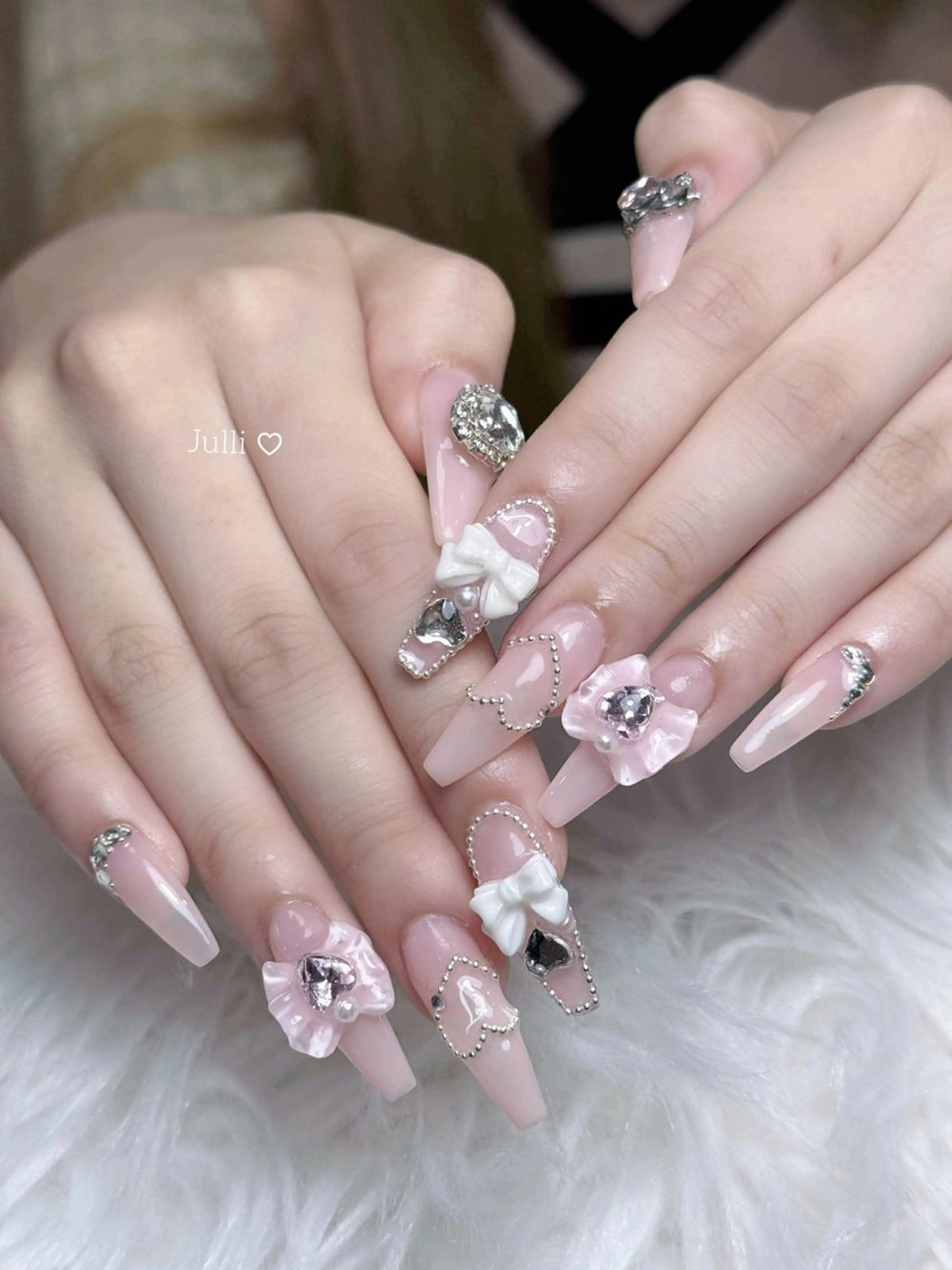 ネイル フレンチネイル ジェルネイル キラキラネイル 韓国ネイル マグネットネイル Julli NailStudioのネイルデザイン