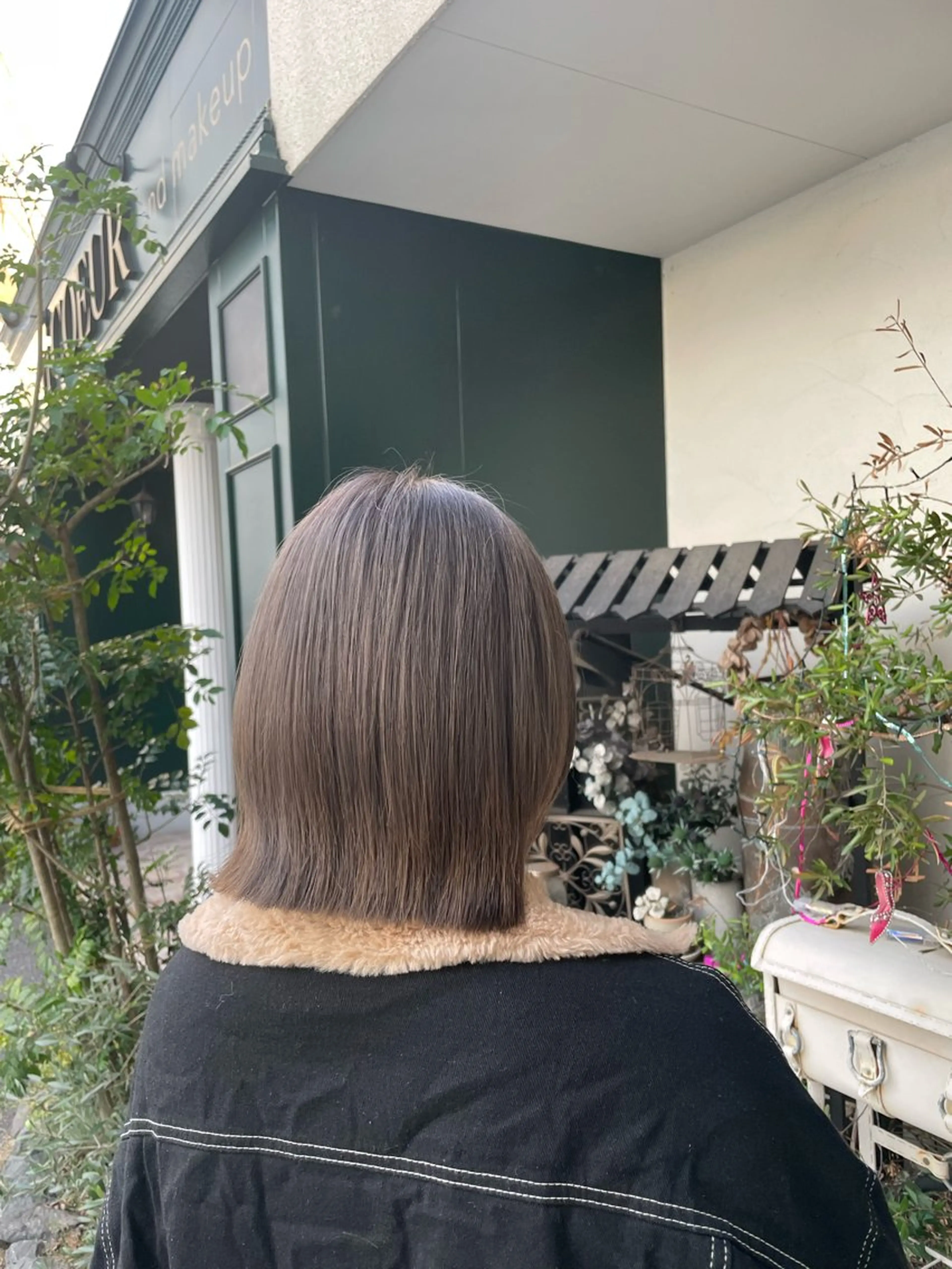 ショート カラー 切りっぱなしボブ グレージュ ボブ くびれヘア 山下 襟華のヘアスタイル