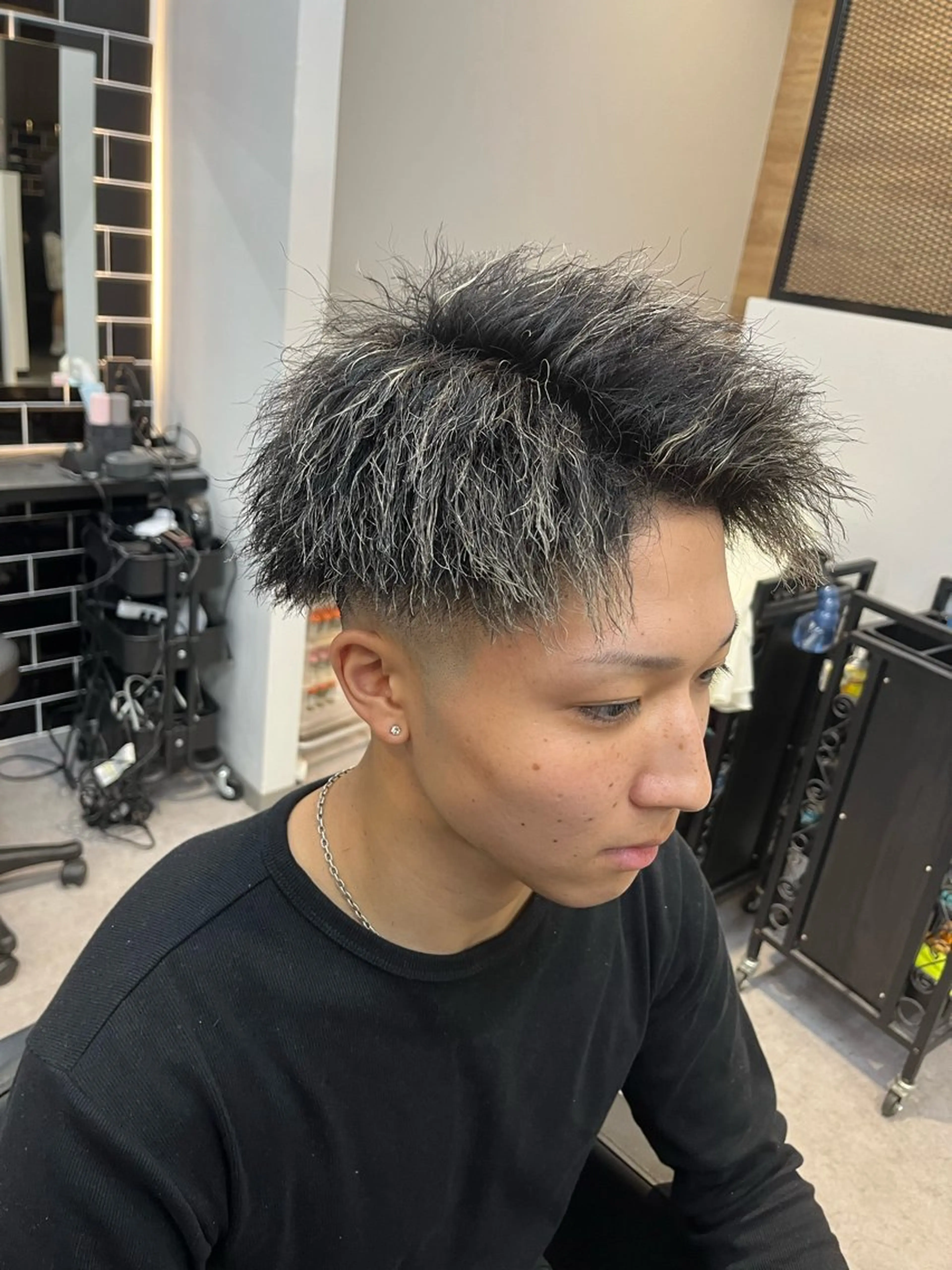 ショート カラー パーマ ヘアアレンジ メンズ メンズメッシュ メンズパーマ メンズツイストパーマ メッシュ ツイストパーマ カット ヘアカラー パーマ ヘアセット men'slapis YUTOのヘアスタイル