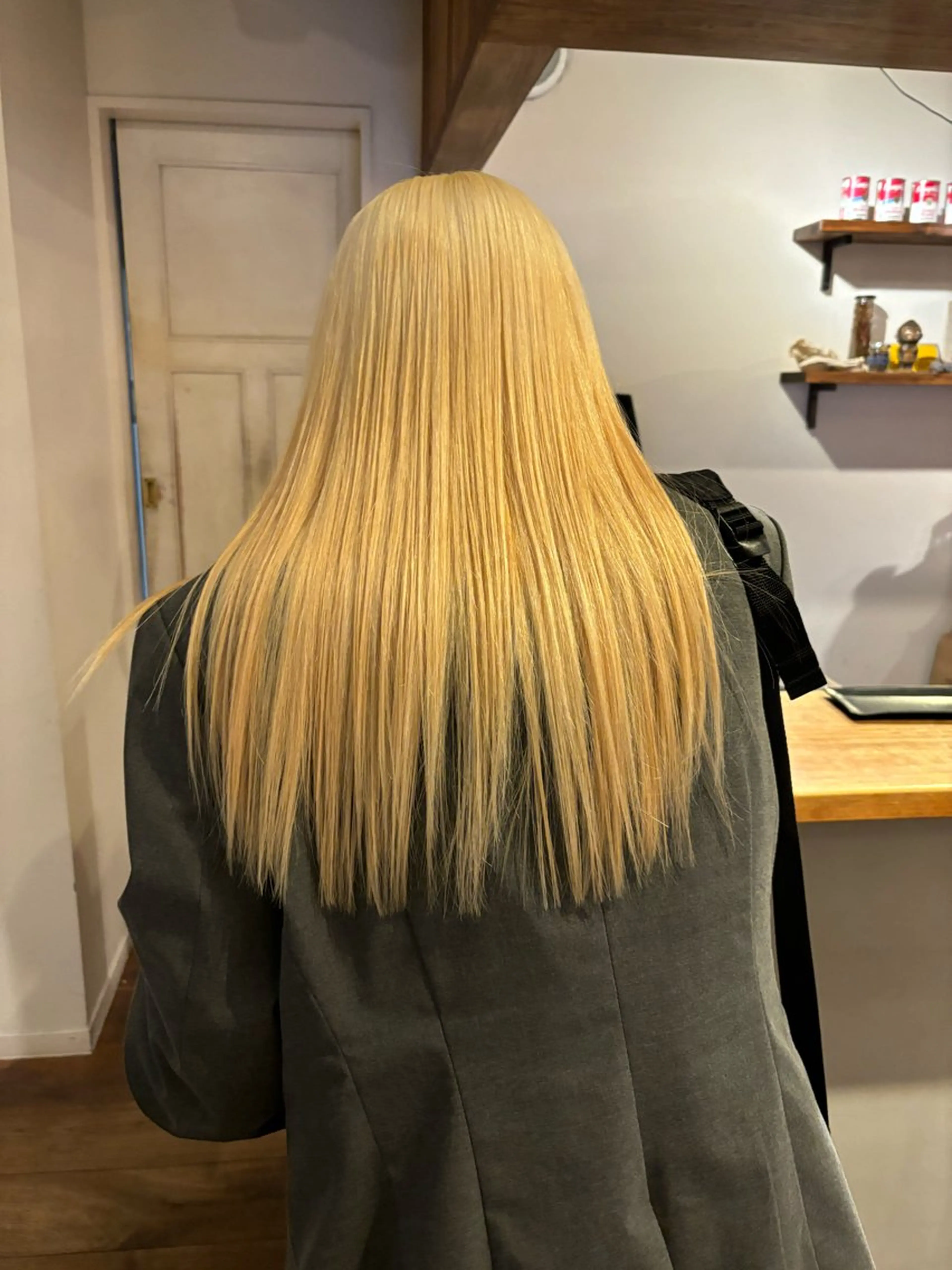 ロング カラー 抜きっぱなしブロンド ファッションに 溶け込むstyleのヘアスタイル