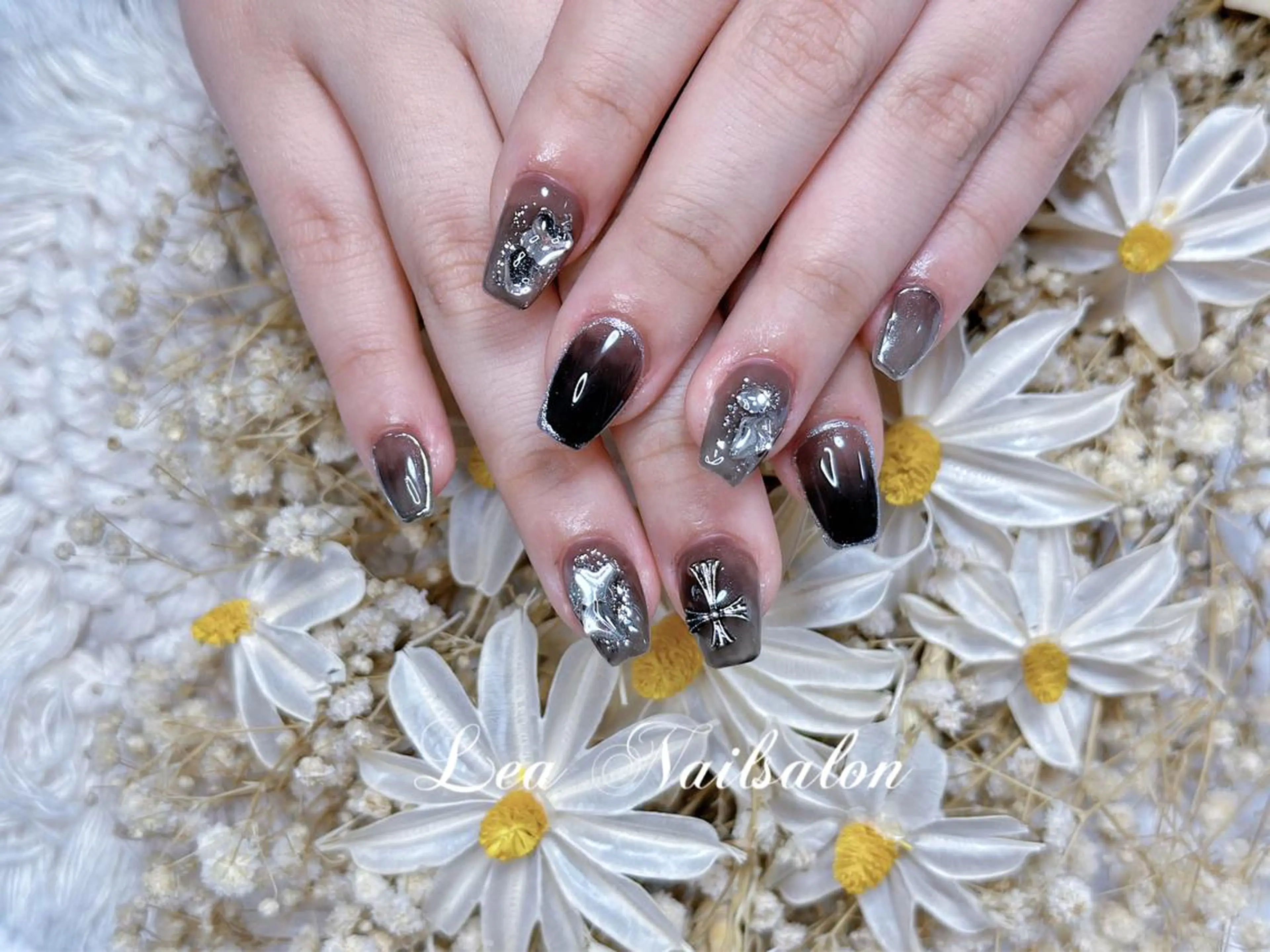 ショート カラー ネイル Le’a NailSalonのネイルデザイン