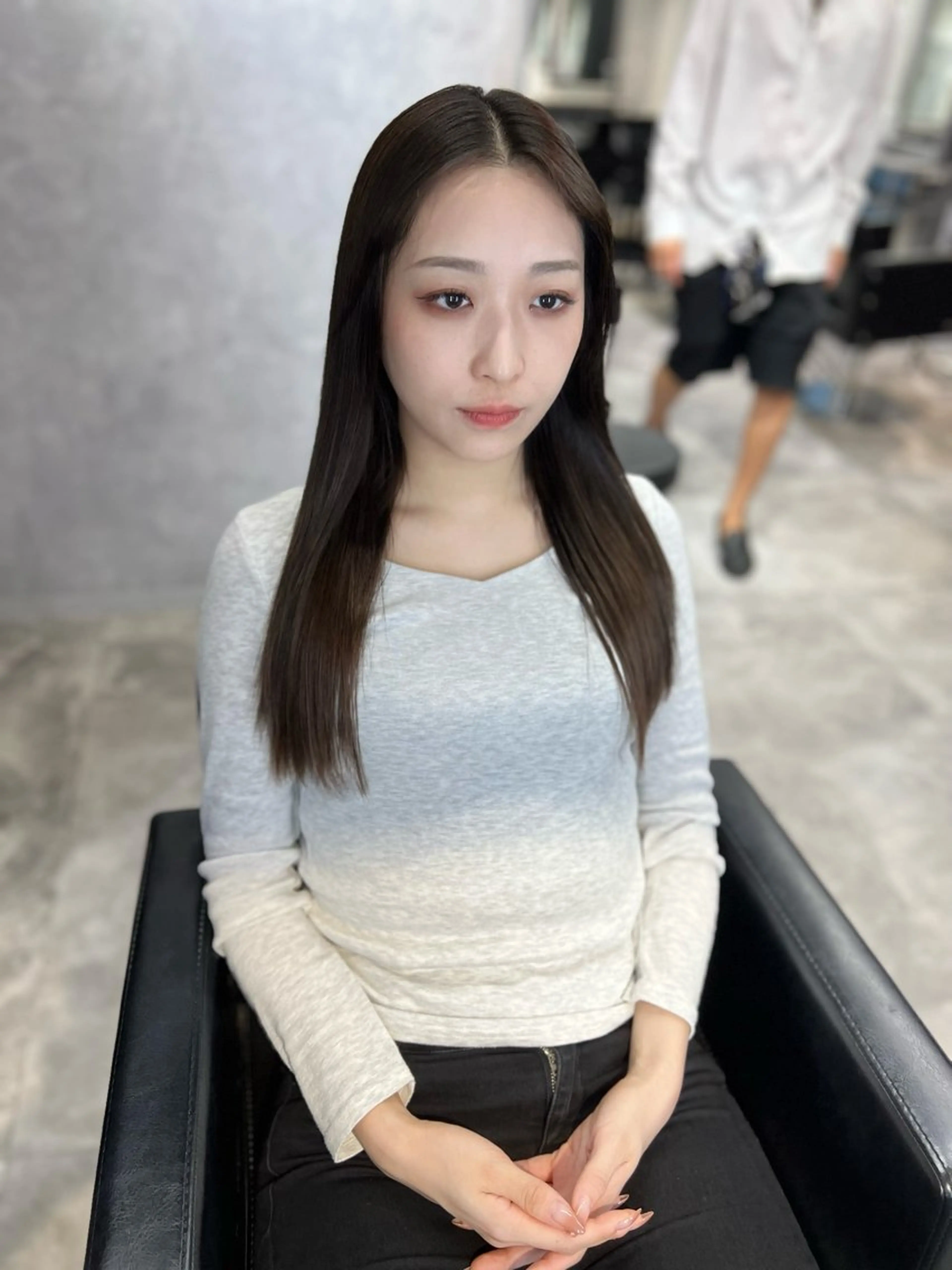 ロング カラー 黒髪 ブリーチ 透明感カラー 顔周りカット レイヤーカット 透明感/レイヤー 🇰🇷tomonaのヘアスタイル
