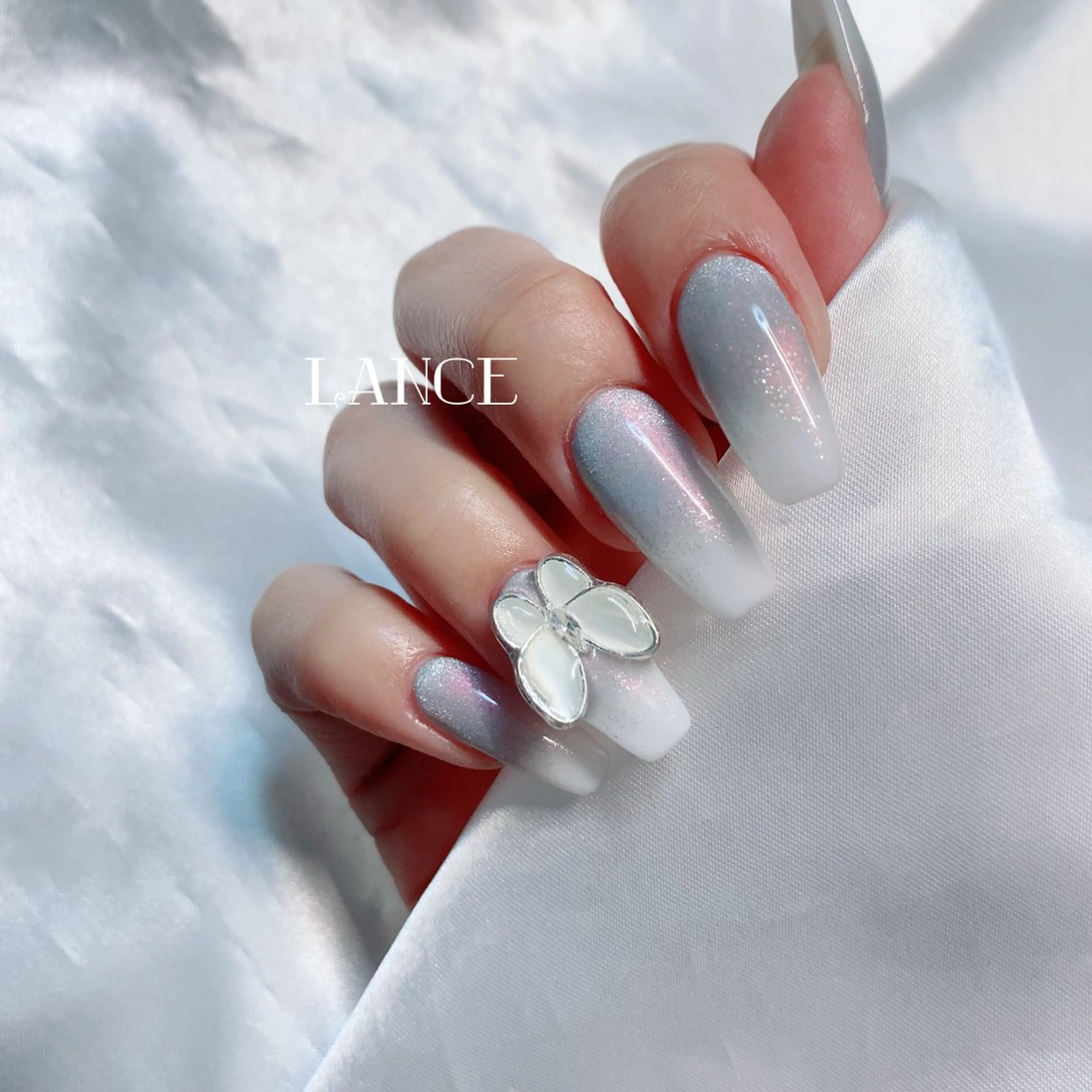 ネイル オーロラネイル フレンチネイル グラデーション キラキラネイル 韓国ネイル Lance nailのネイルデザイン