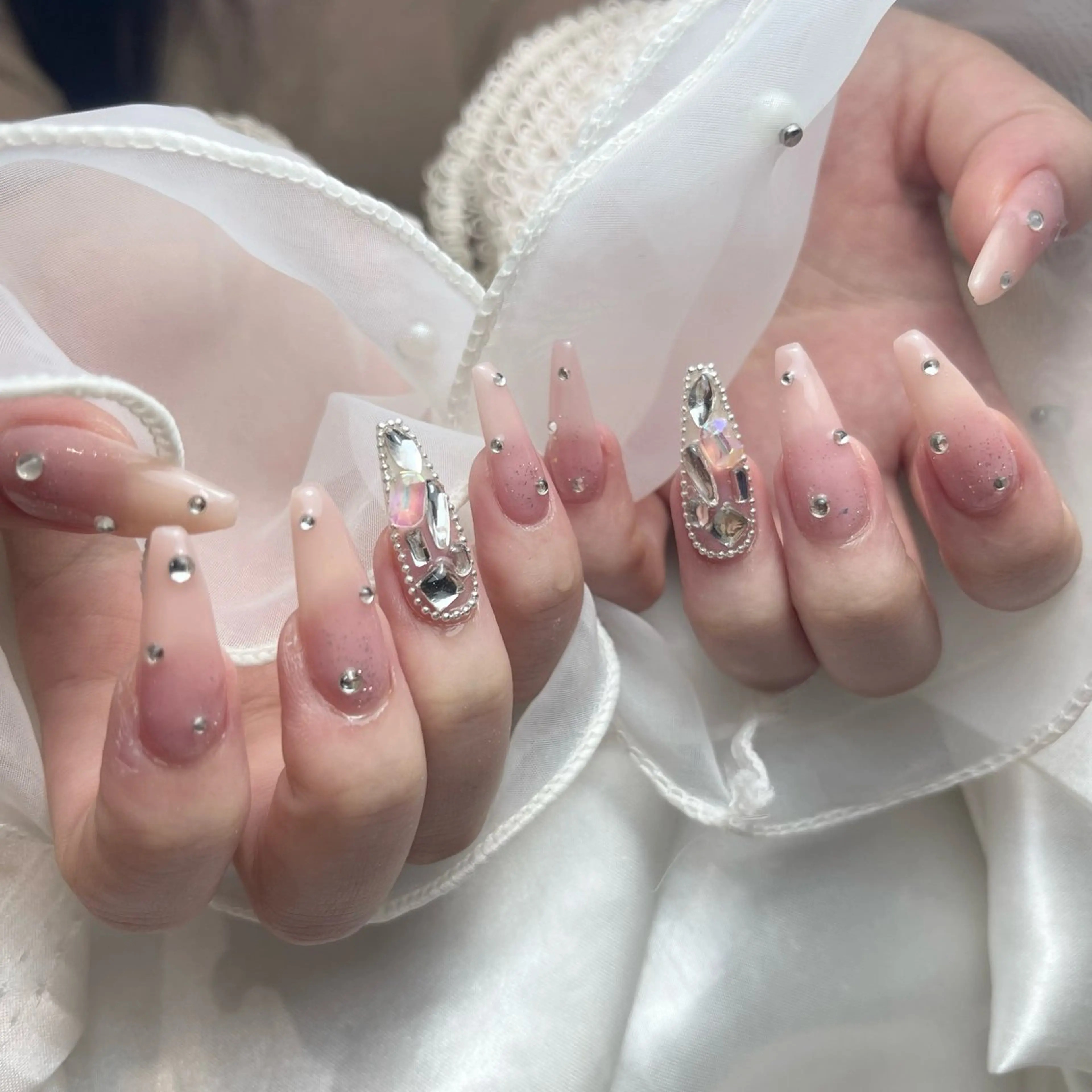 ネイル ガーリー ワンホンネイル salon de Tiara 碧のネイルデザイン