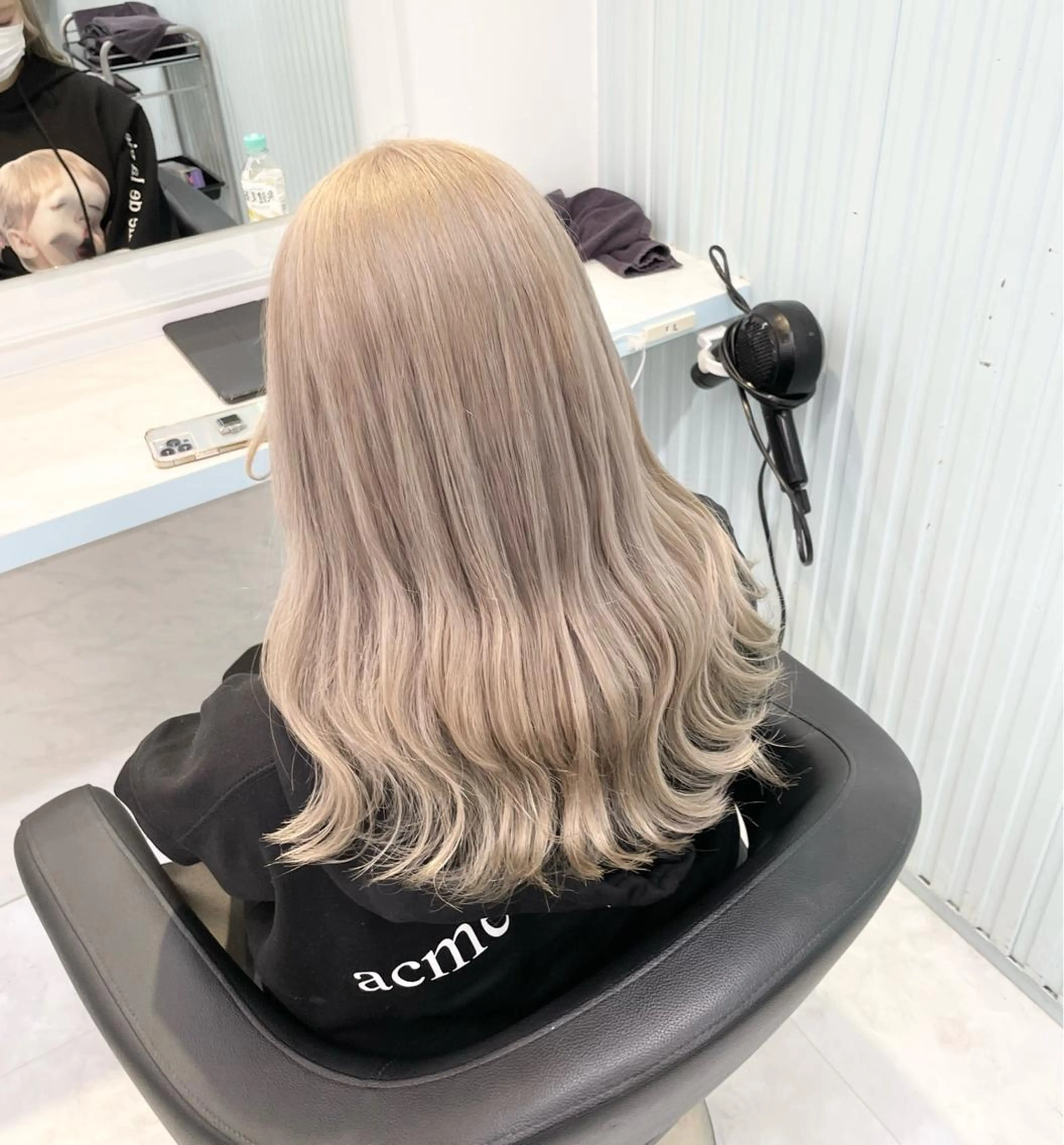 セミロング 🩵ハイトーン 美咲🩵のヘアスタイル