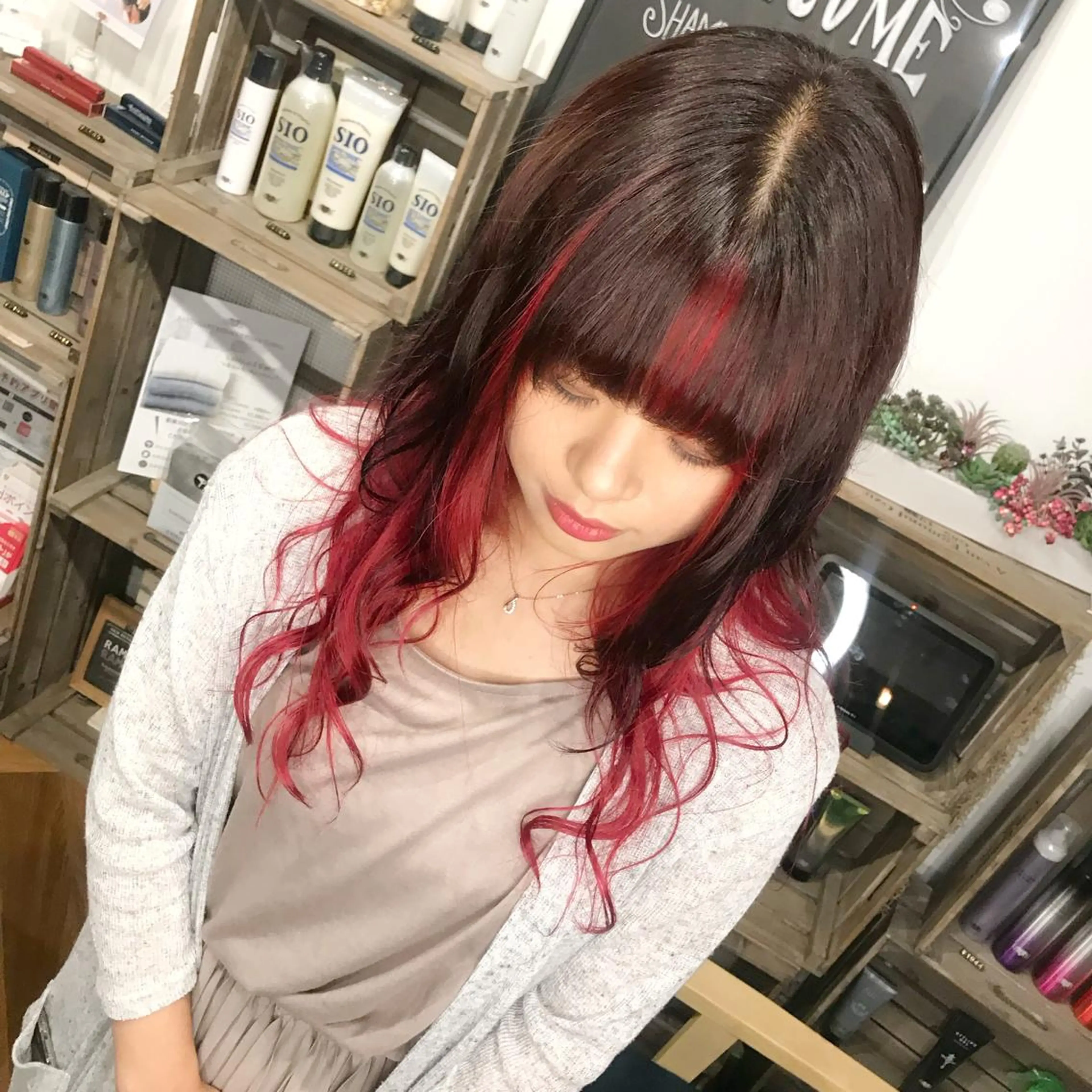 カラー インナーカラー くらかず あやねのヘアスタイル