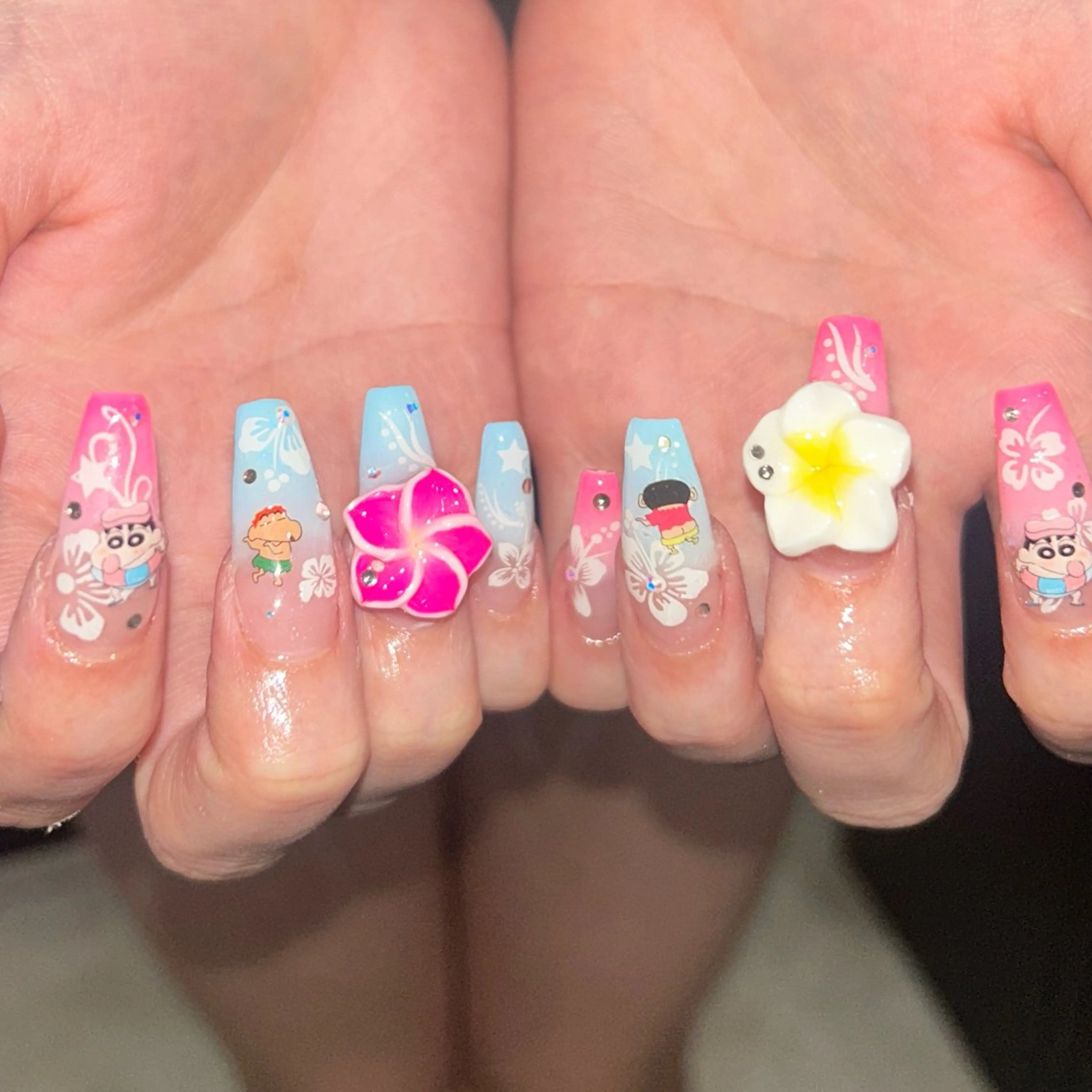 ネイル MODA MANAMIᵕ̈のネイルデザイン