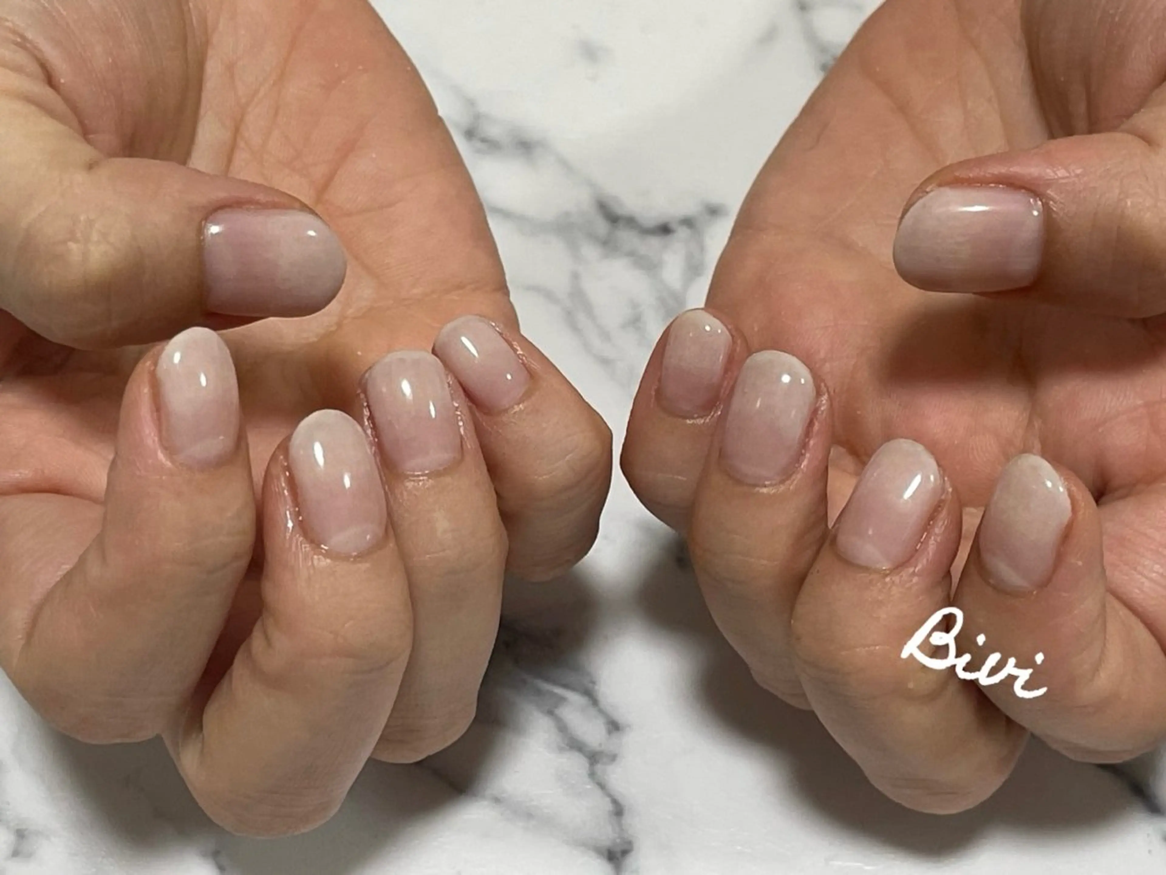 ネイル アートネイル フラッシュネイル グラデーション ラメ(グリッター) シルバー ハンドネイル ハンドケア ♡Bivi♡自爪に 優しいネイルサロンのネイルデザイン