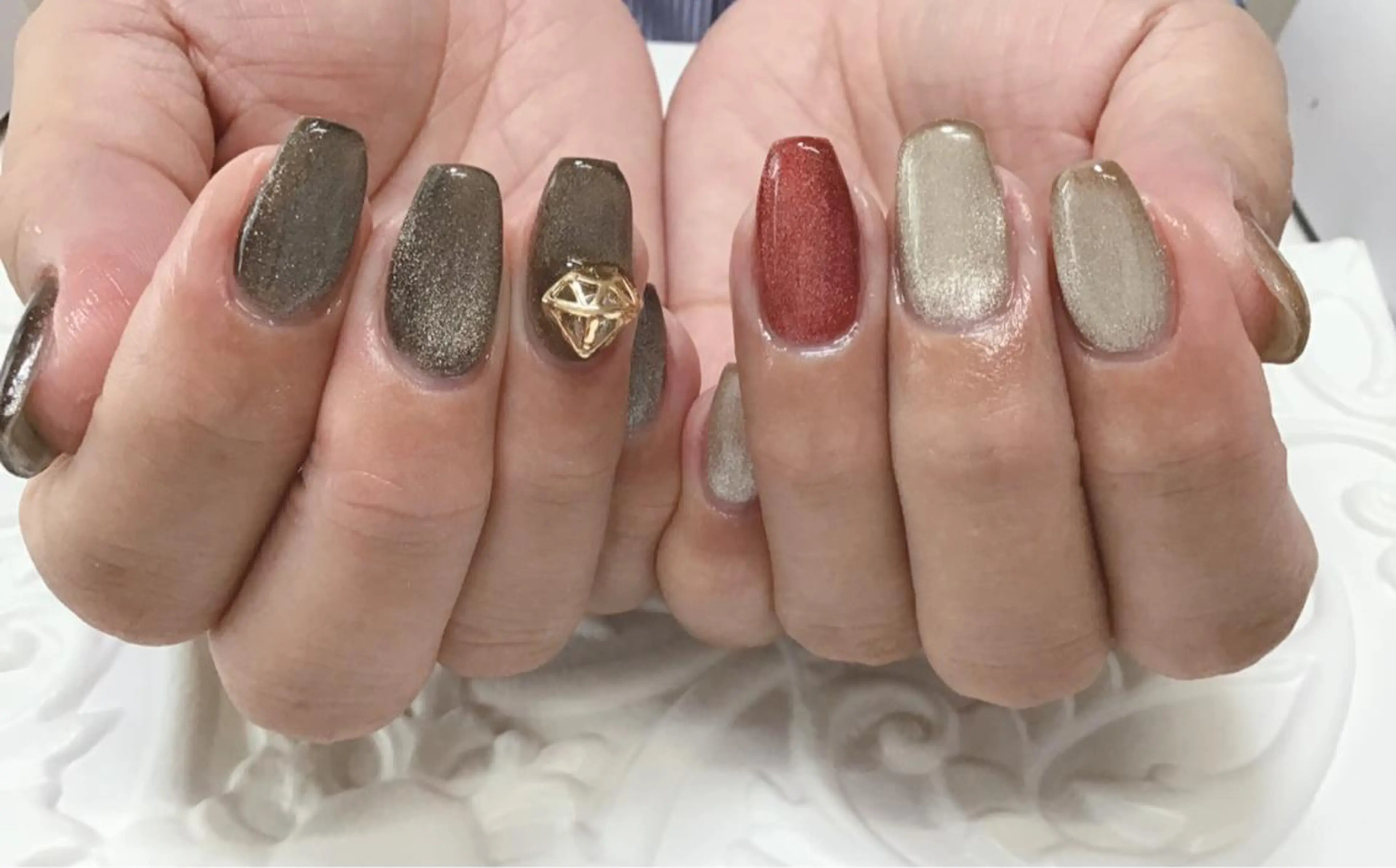 ネイル ストーンネイル La Culusのネイルデザイン