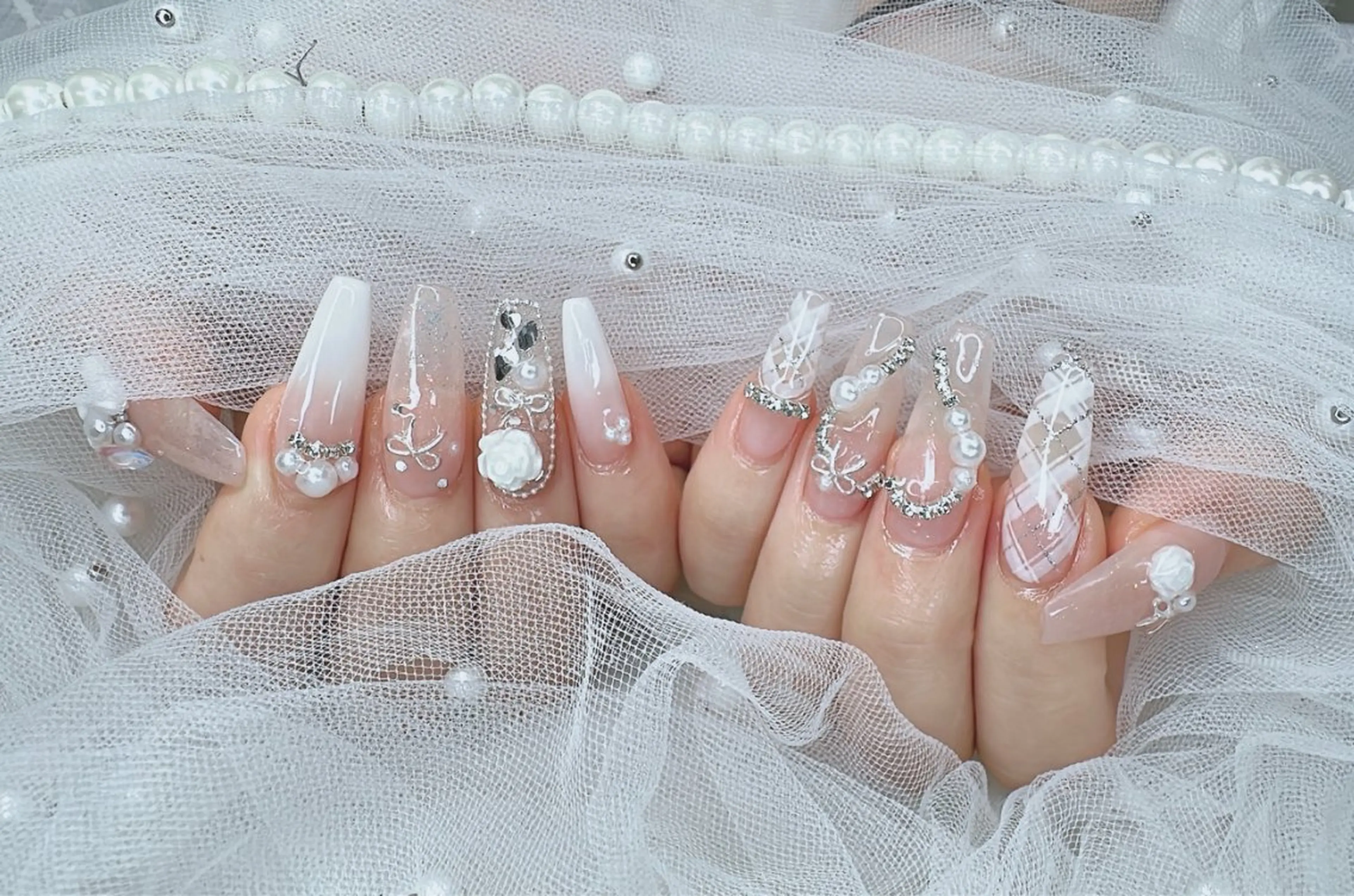 ネイル ハンドネイル フットネイル ハンドケア R salonのネイルデザイン