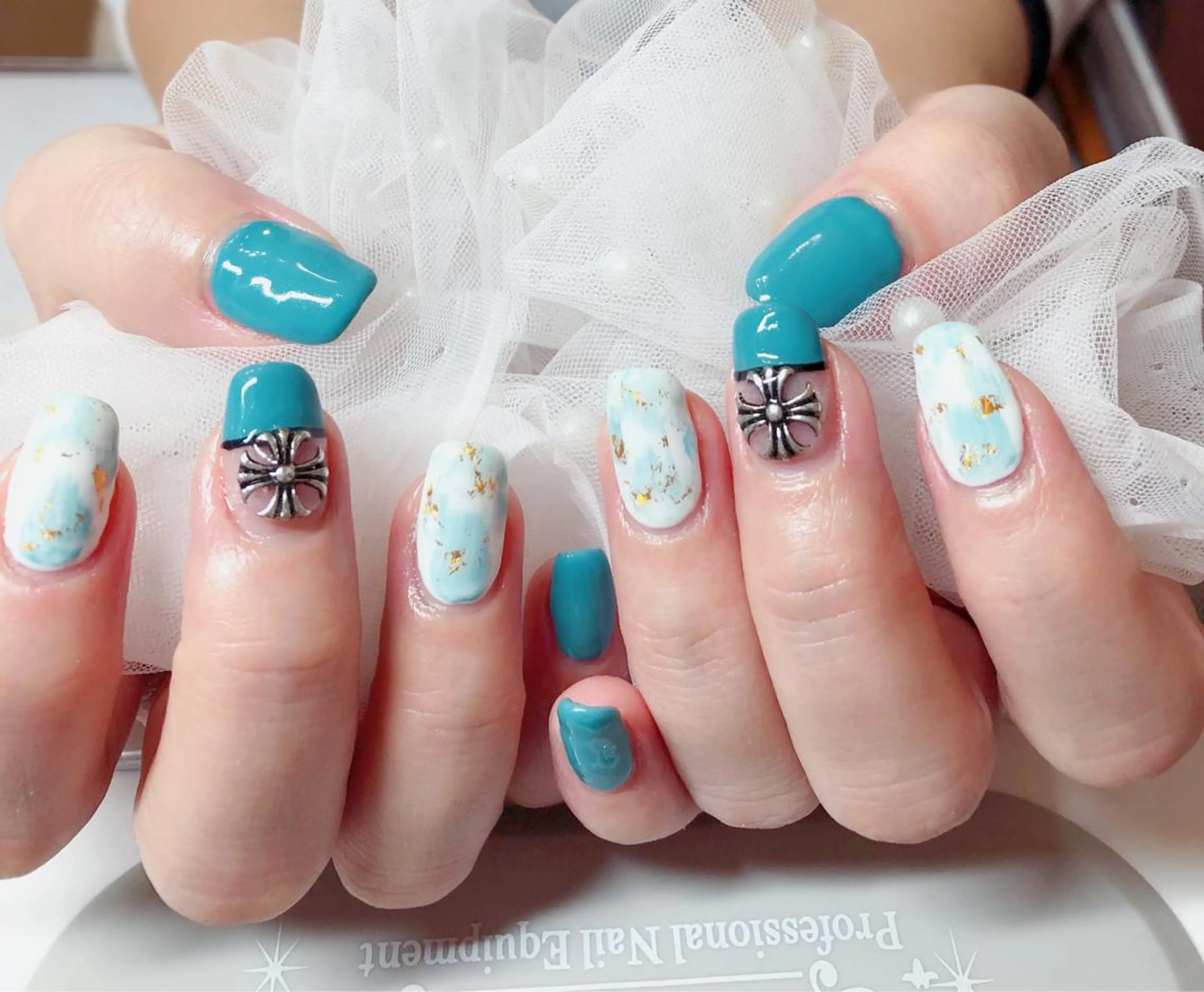 ネイル ハンドネイル マジック ミラーのネイルデザイン