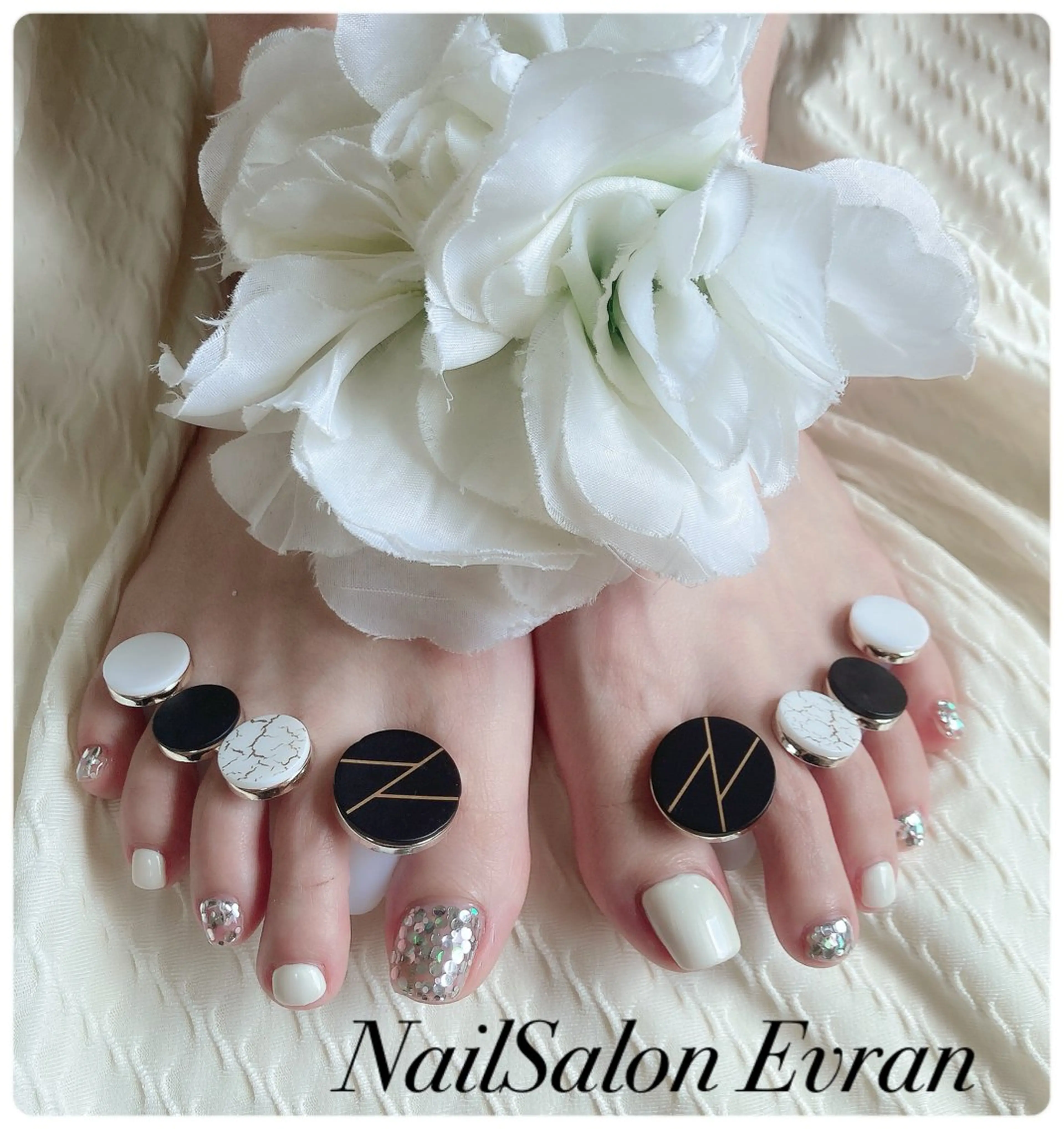 ネイル アートネイル フットネイル フレンチネイル キラキラネイル マグネットネイル フットネイル Nail salon Evranのネイルデザイン