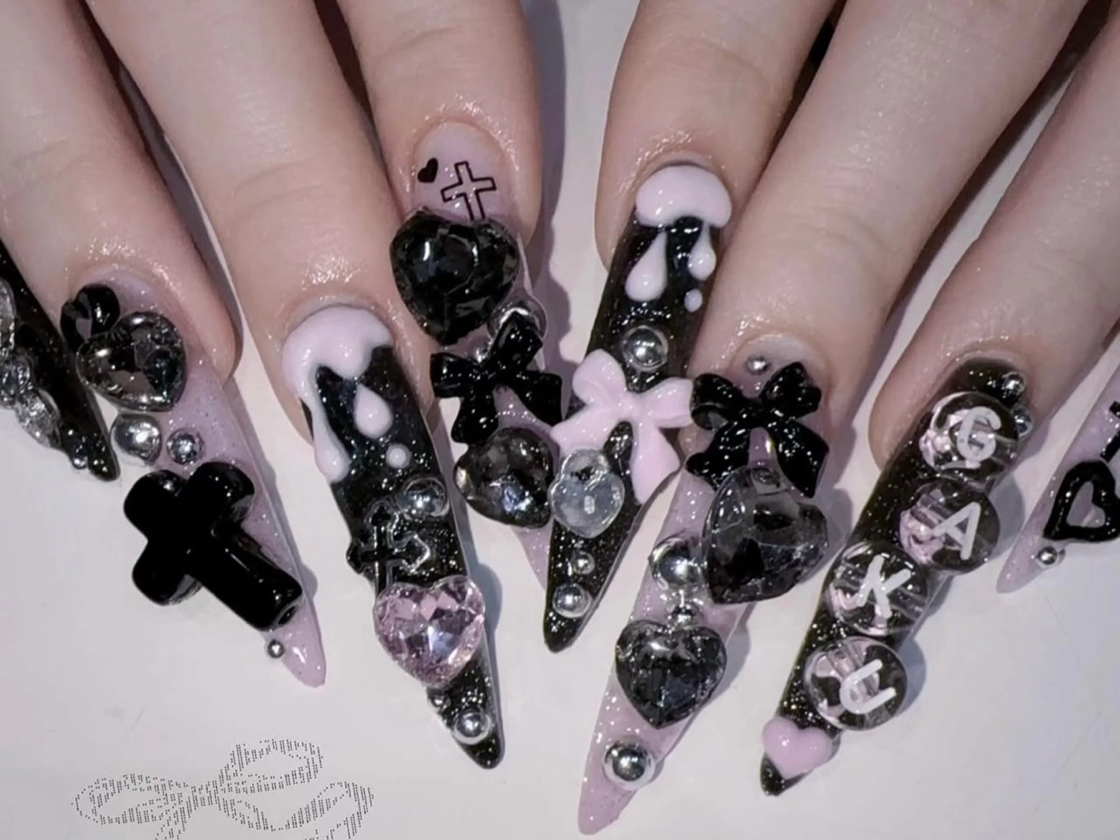 メンズ ネイル アートネイル フレンチネイル ジェルネイル キラキラネイル パラジェル Bloom スカルプ専門店のネイルデザイン