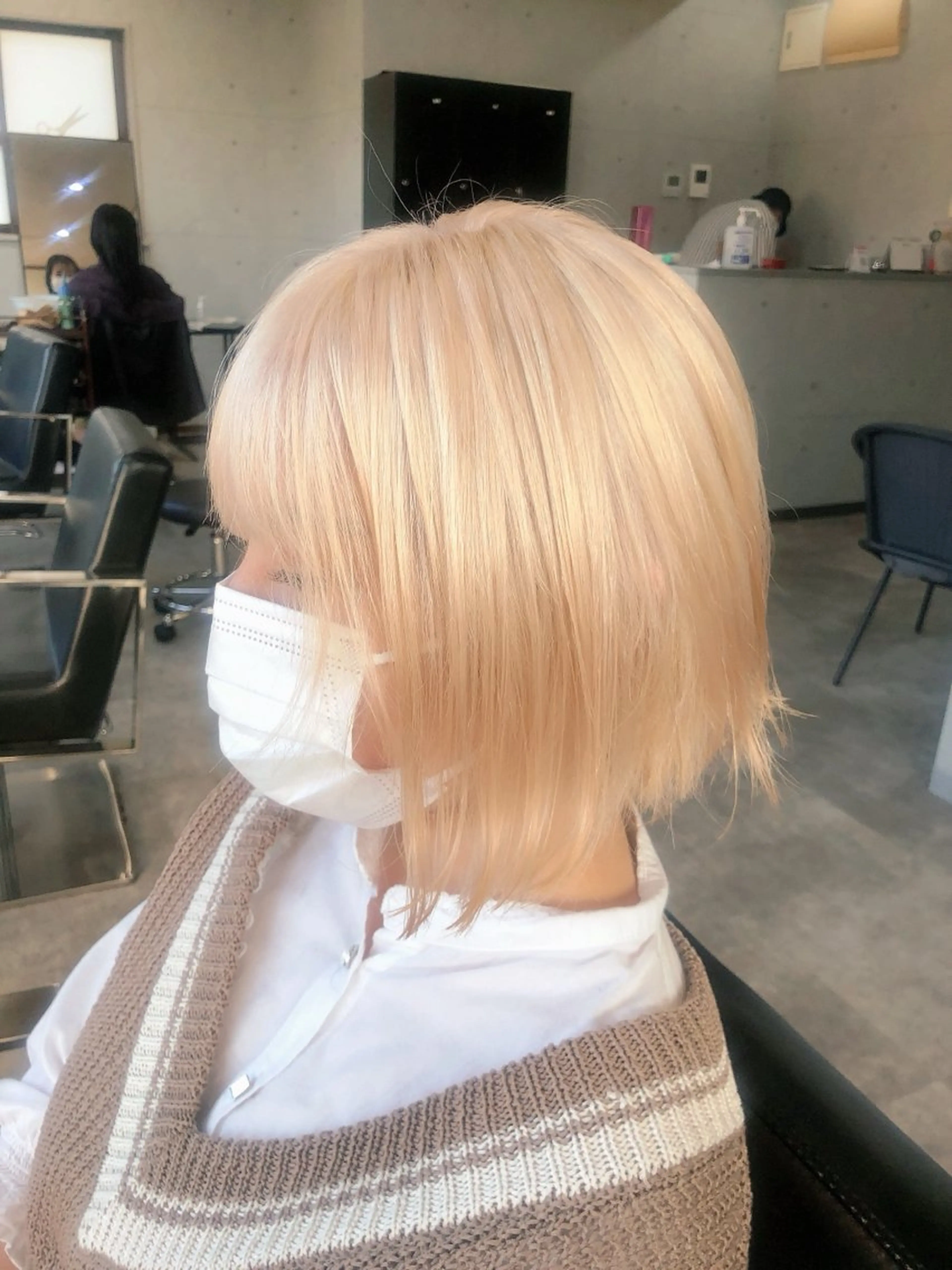ミディアム ボブ くびれヘア くせ毛 髪質改善 切りっぱなしロブ カット ヘアカラー REVE所属・REVE美容室 REVEマツエクのヘアスタイル