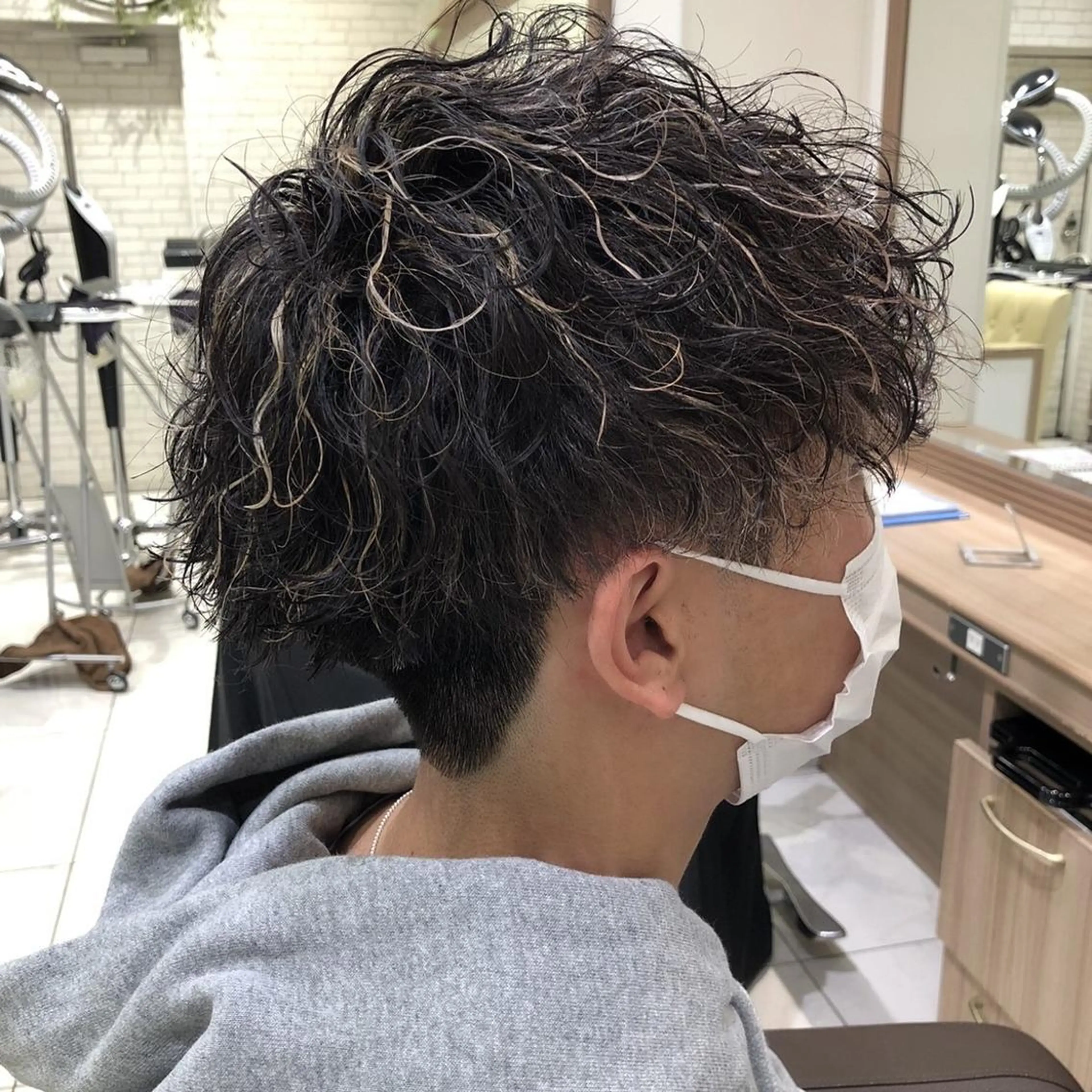 メンズ＆レディースカット + シャンプー + 全体パーマ 【トリートメントサービス🪄】の写真