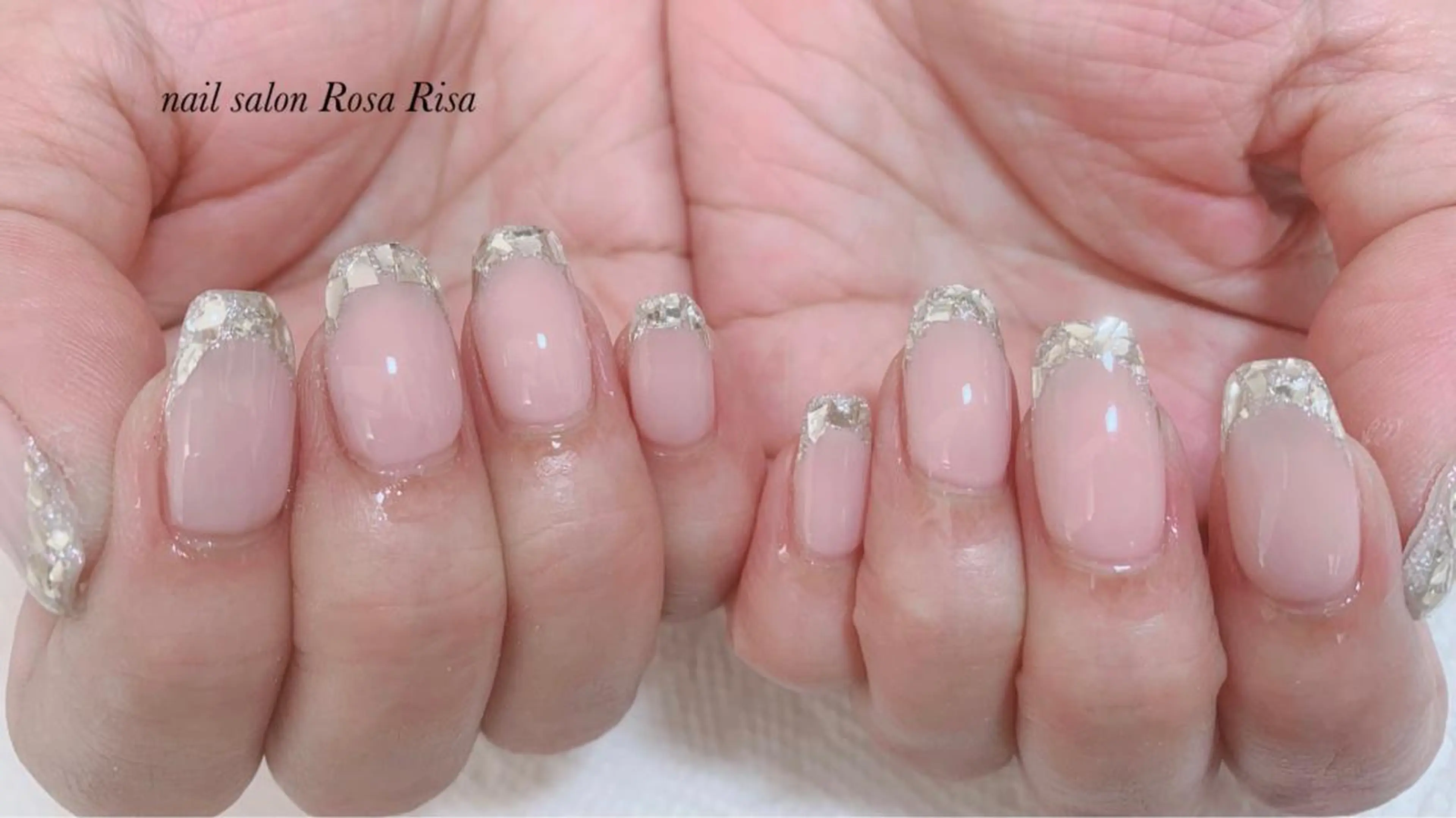 ミディアム ネイル フレンチネイル ガラスフレンチ ネイルスタジオ シェイクユアハンズのネイルデザイン