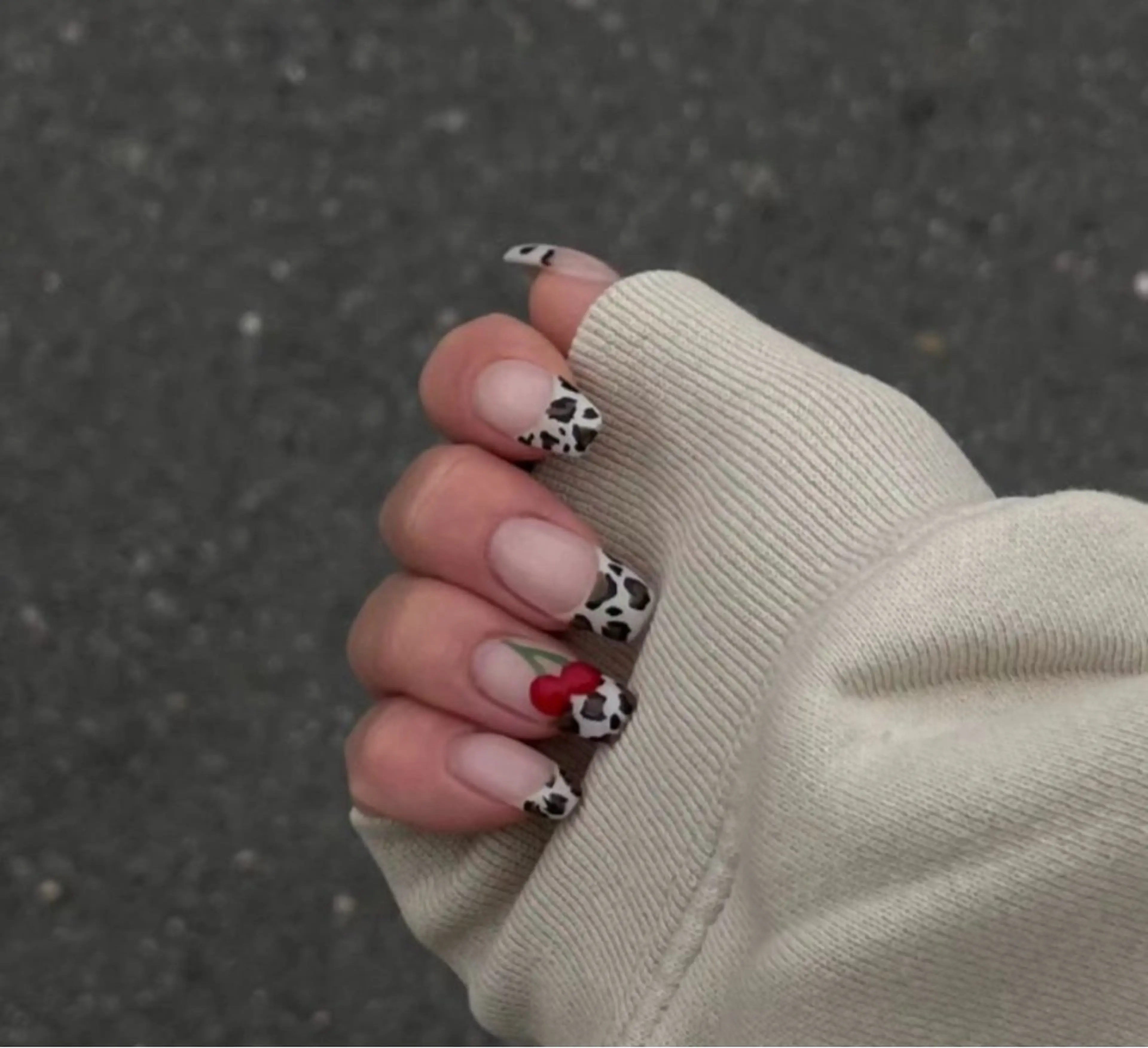 ネイル アニマル柄 フレンチネイル 8appy YUKITIN.Bのネイルデザイン