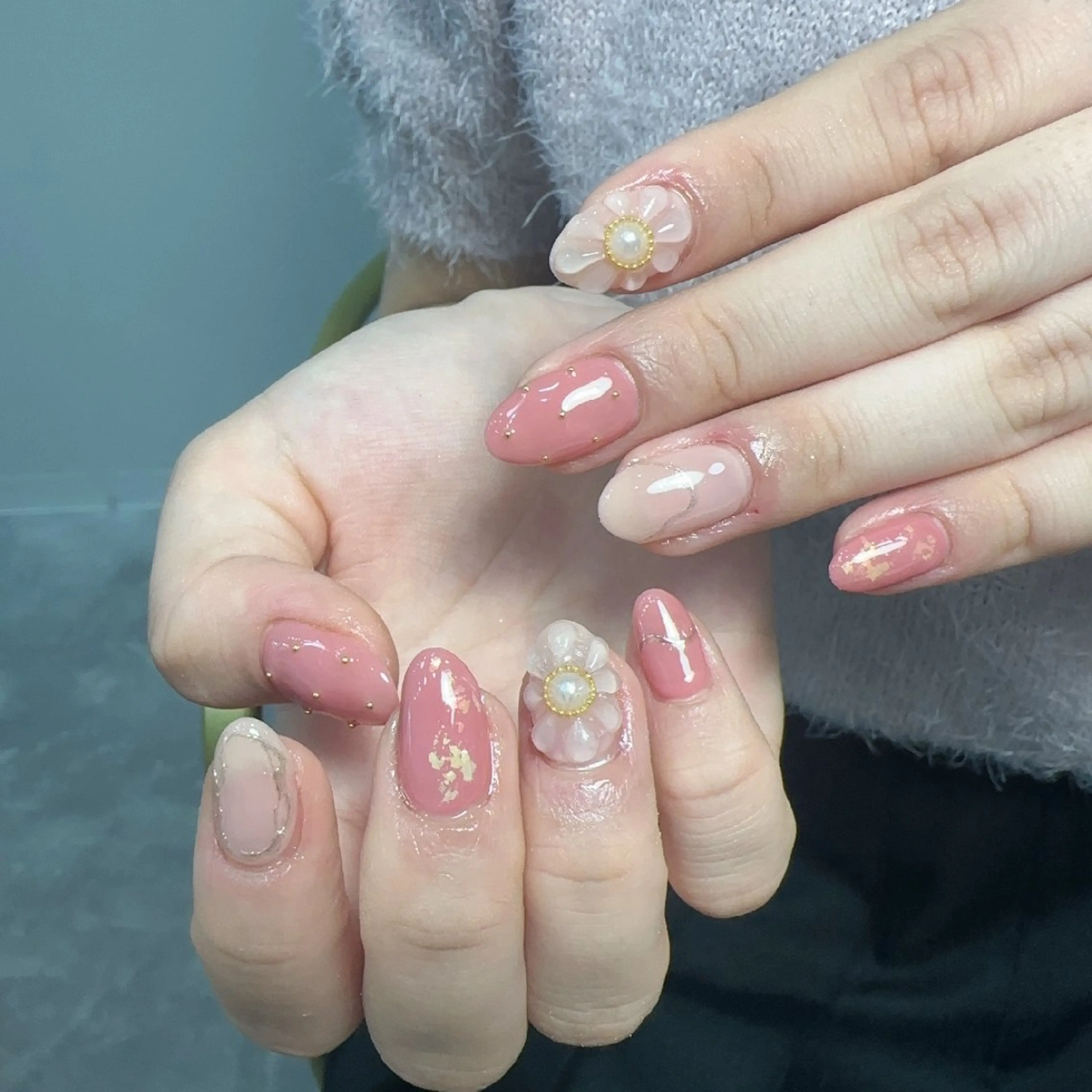 ネイル チークネイル 長さ出し フレンチネイル ジェルネイル キラキラネイル ハンドネイル UM Nail Salonのネイルデザイン