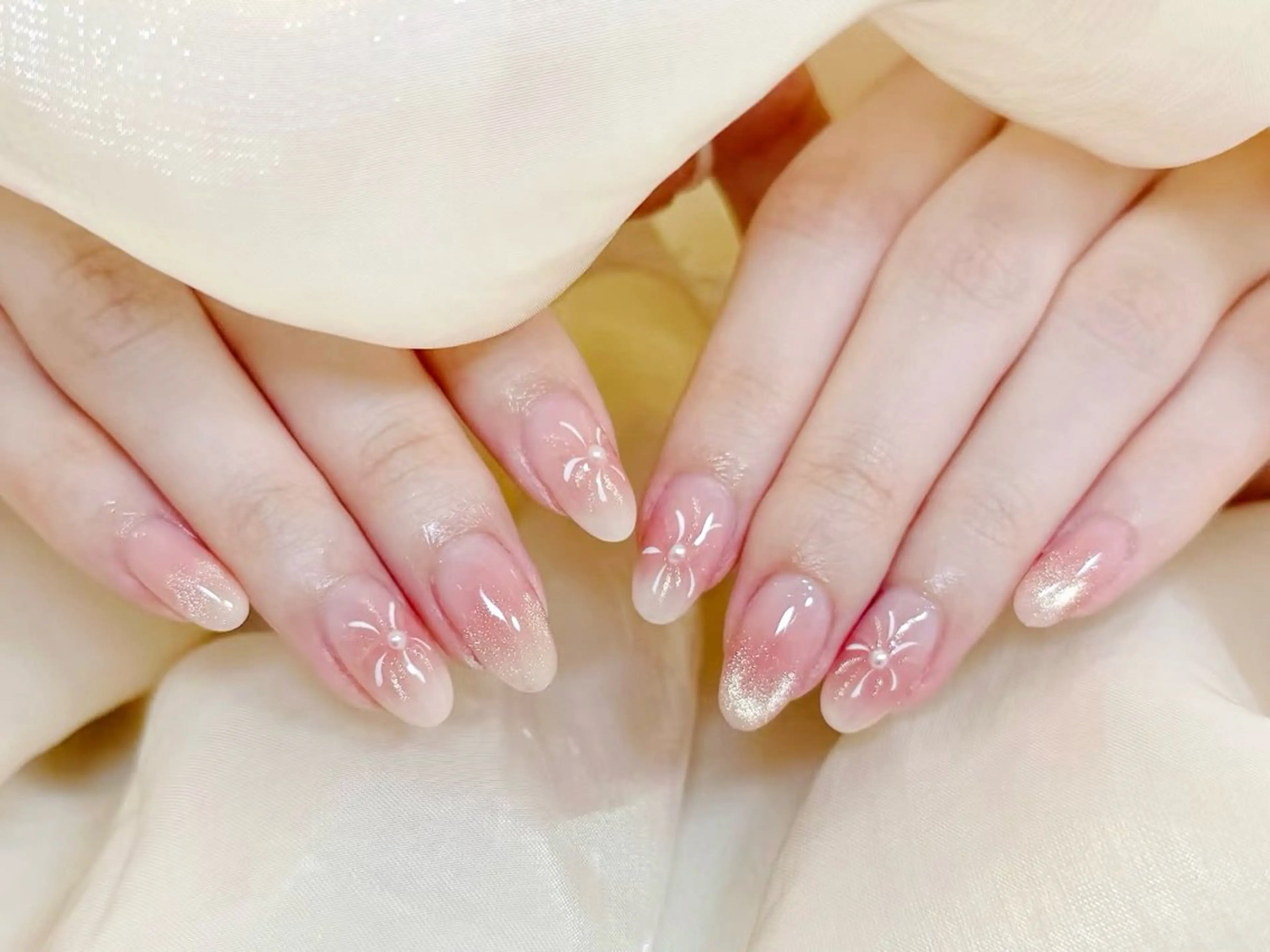 ネイル アートネイル チークネイル フラワーネイル ジェルネイル ラメ(グリッター) ハンドネイル ハンドケア DarkHoney 池袋店のネイルデザイン