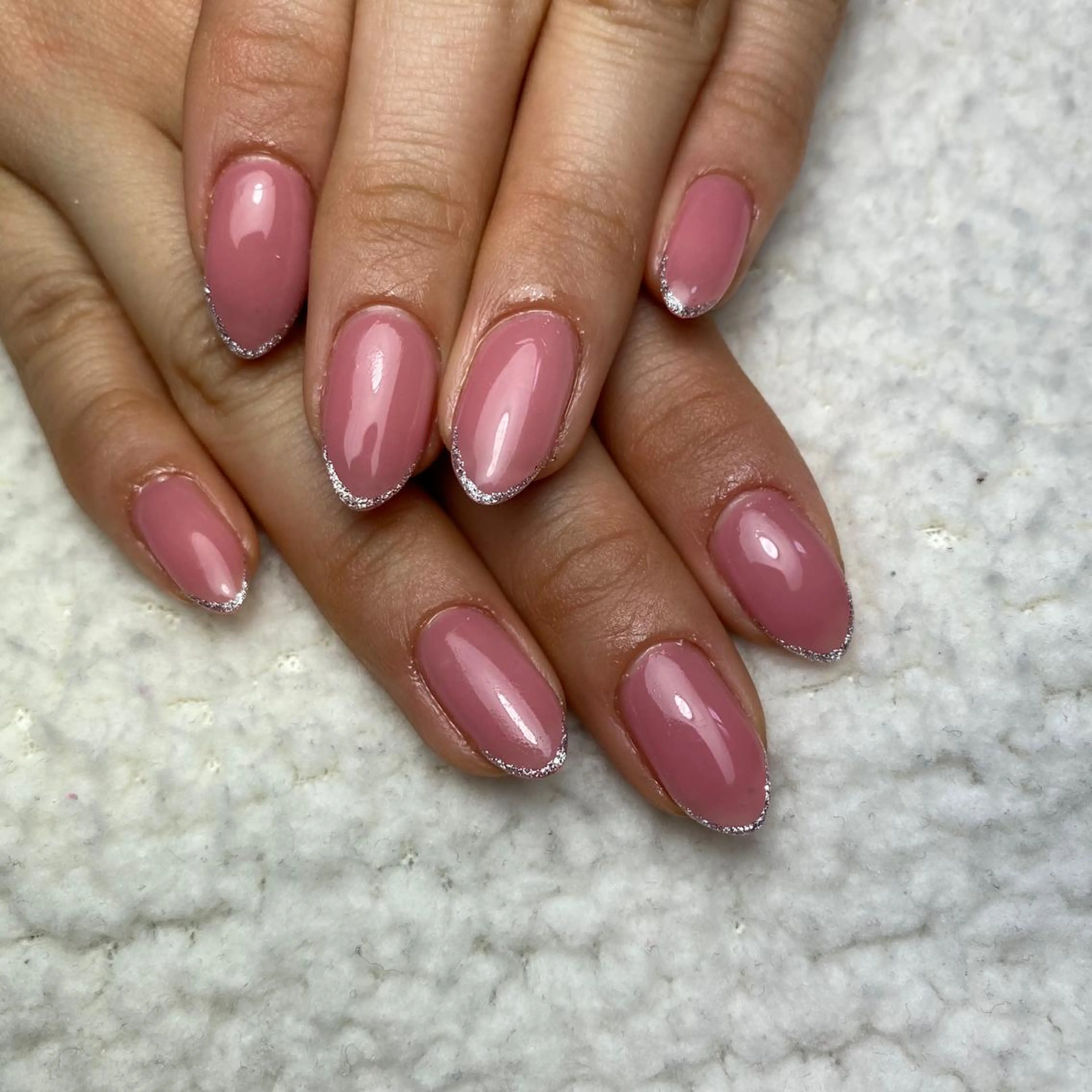 ネイル フレンチネイル ジェルネイル ラメ(グリッター) シンプルネイル ハンドネイル COCO+所属・COCO +のエステ・リラクイメージ