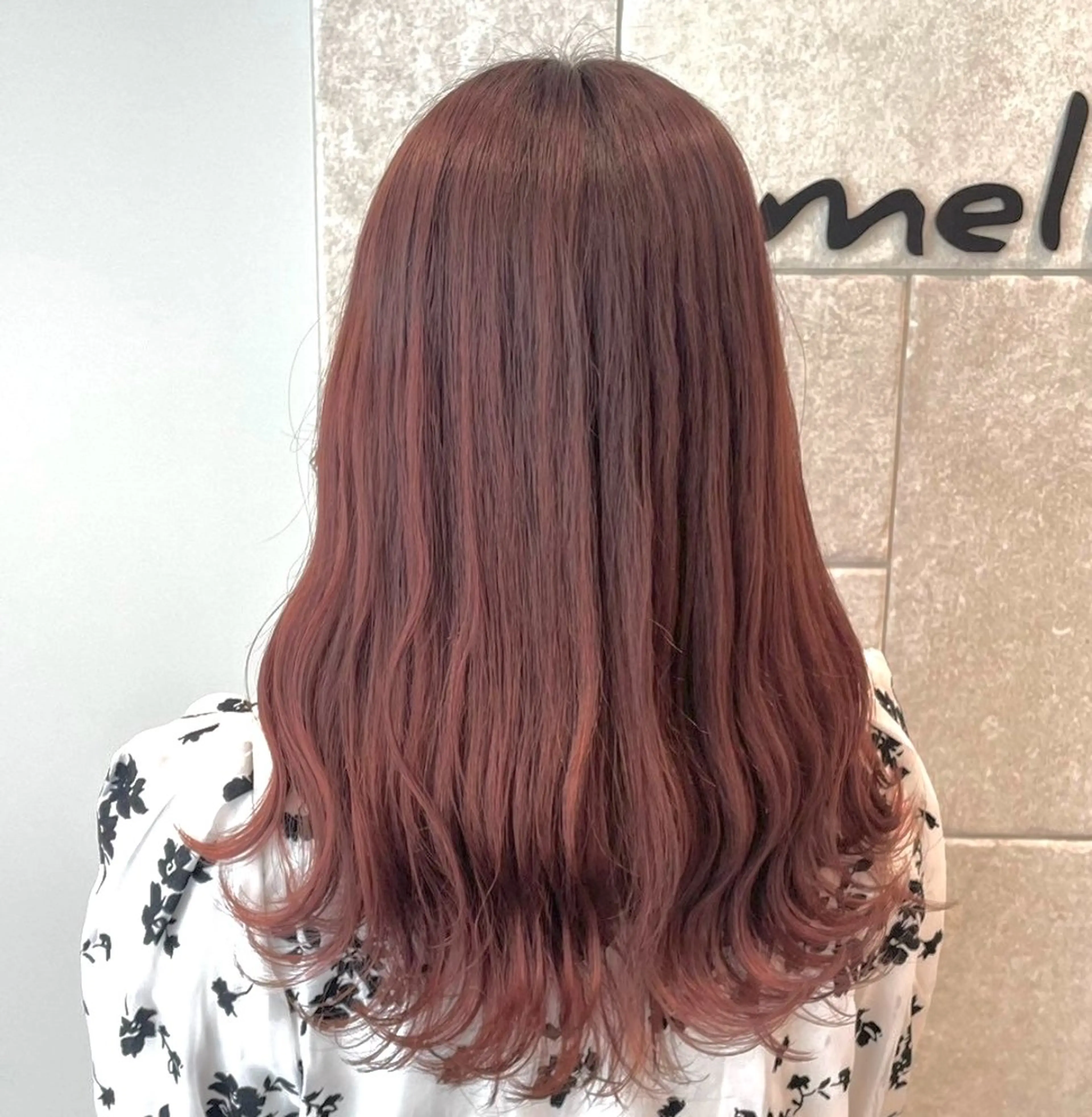 ロング カラー 🌈コテ巻き風パーマ LOHASせいな🌈のヘアスタイル